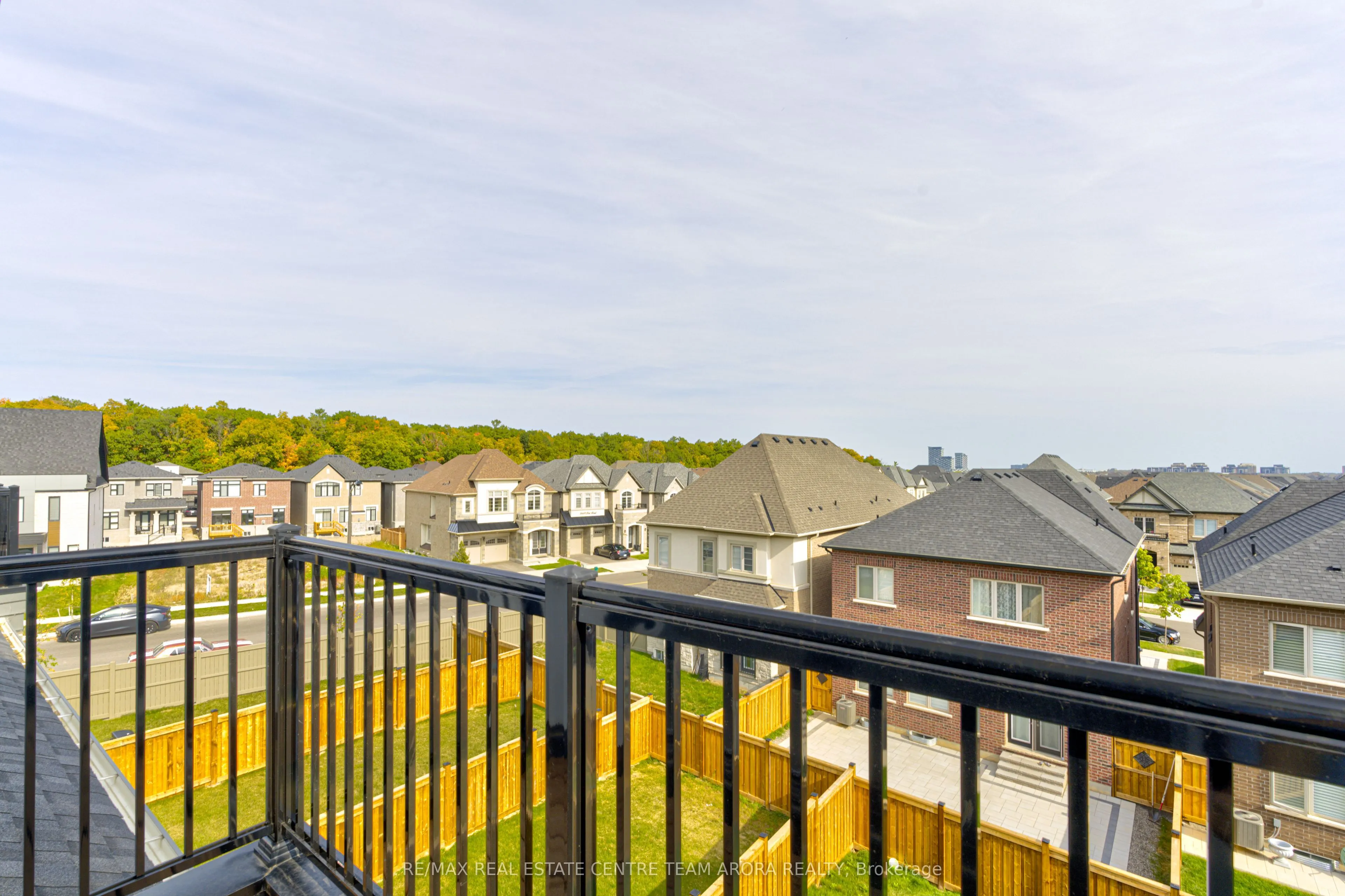 106 Settlers Road E
