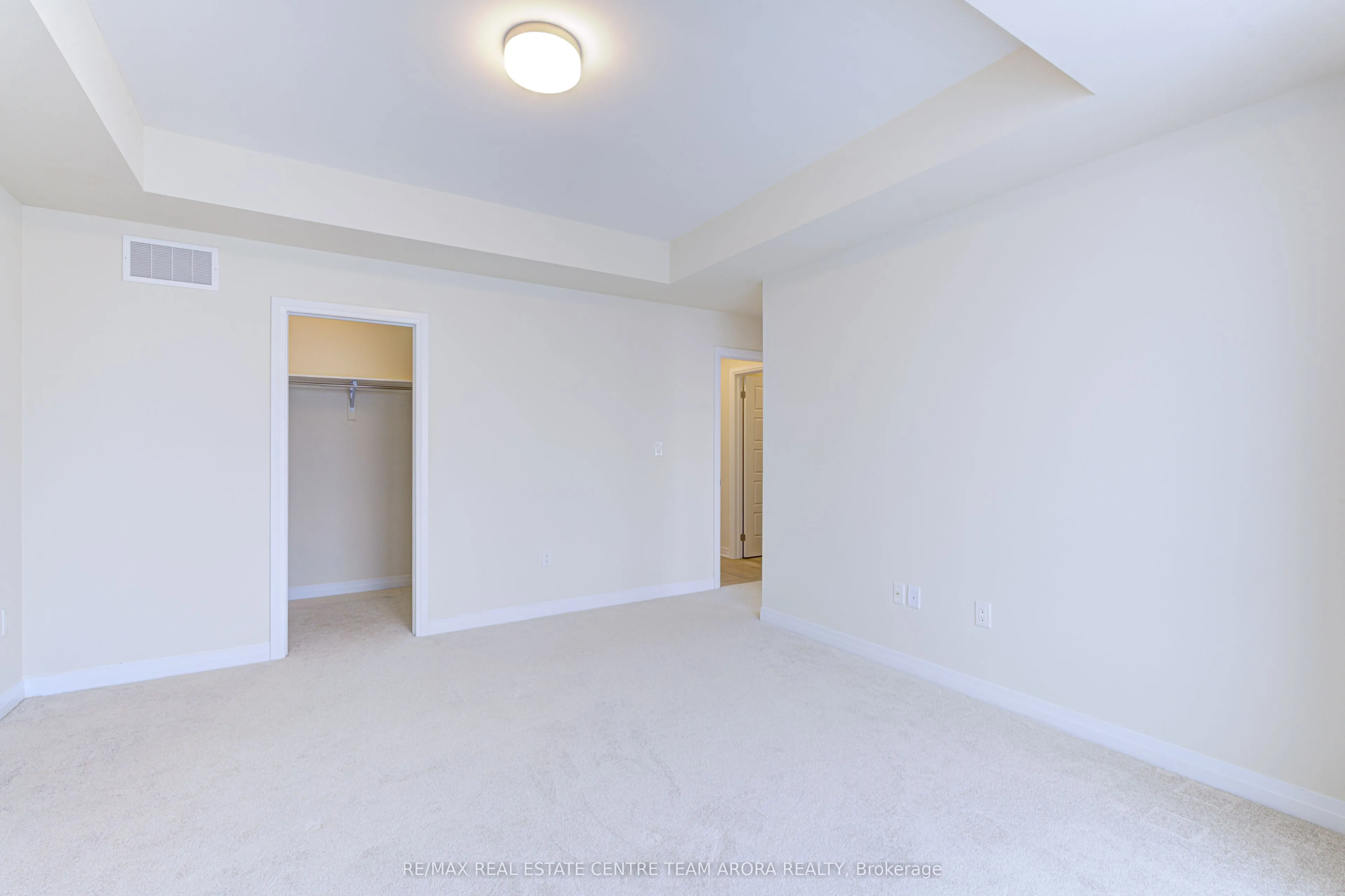 106 Settlers Road E