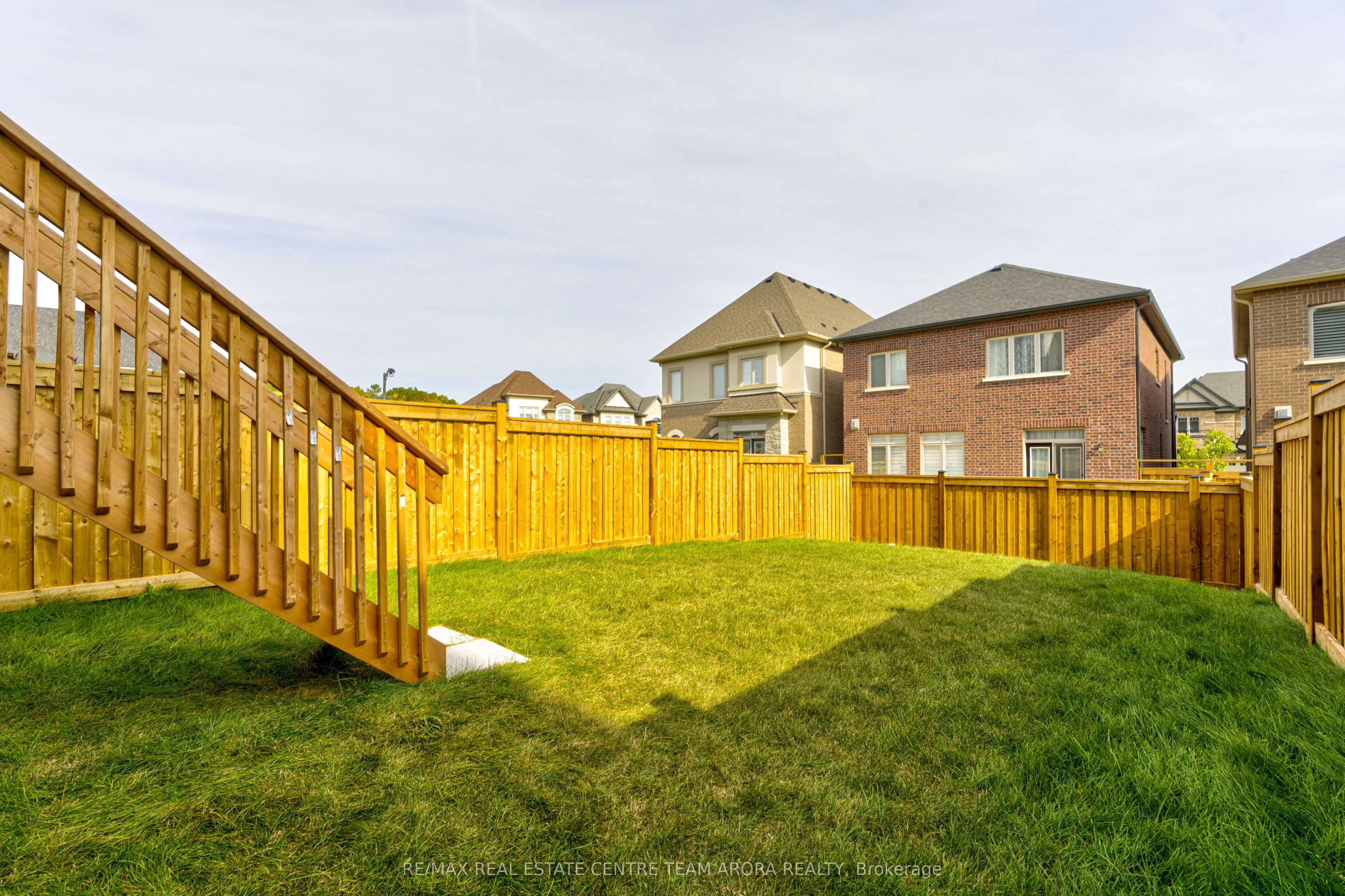 106 Settlers Road E