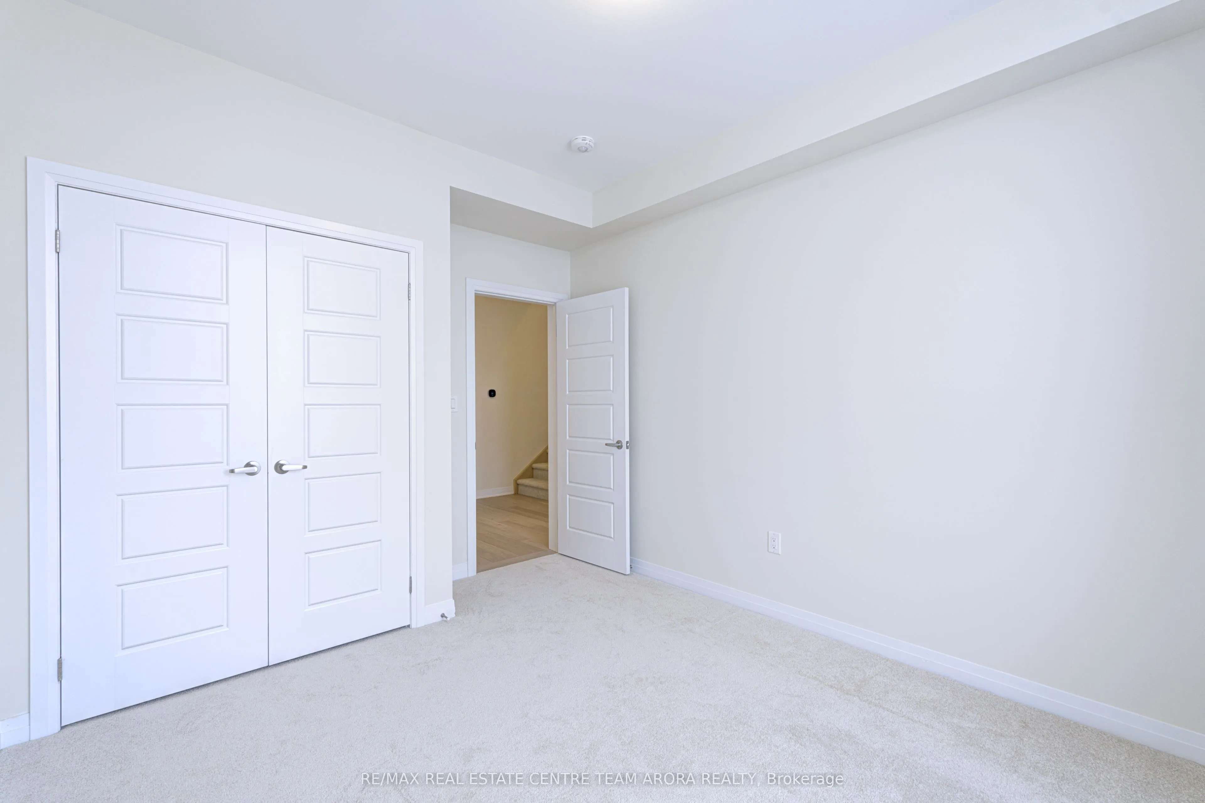 106 Settlers Road E