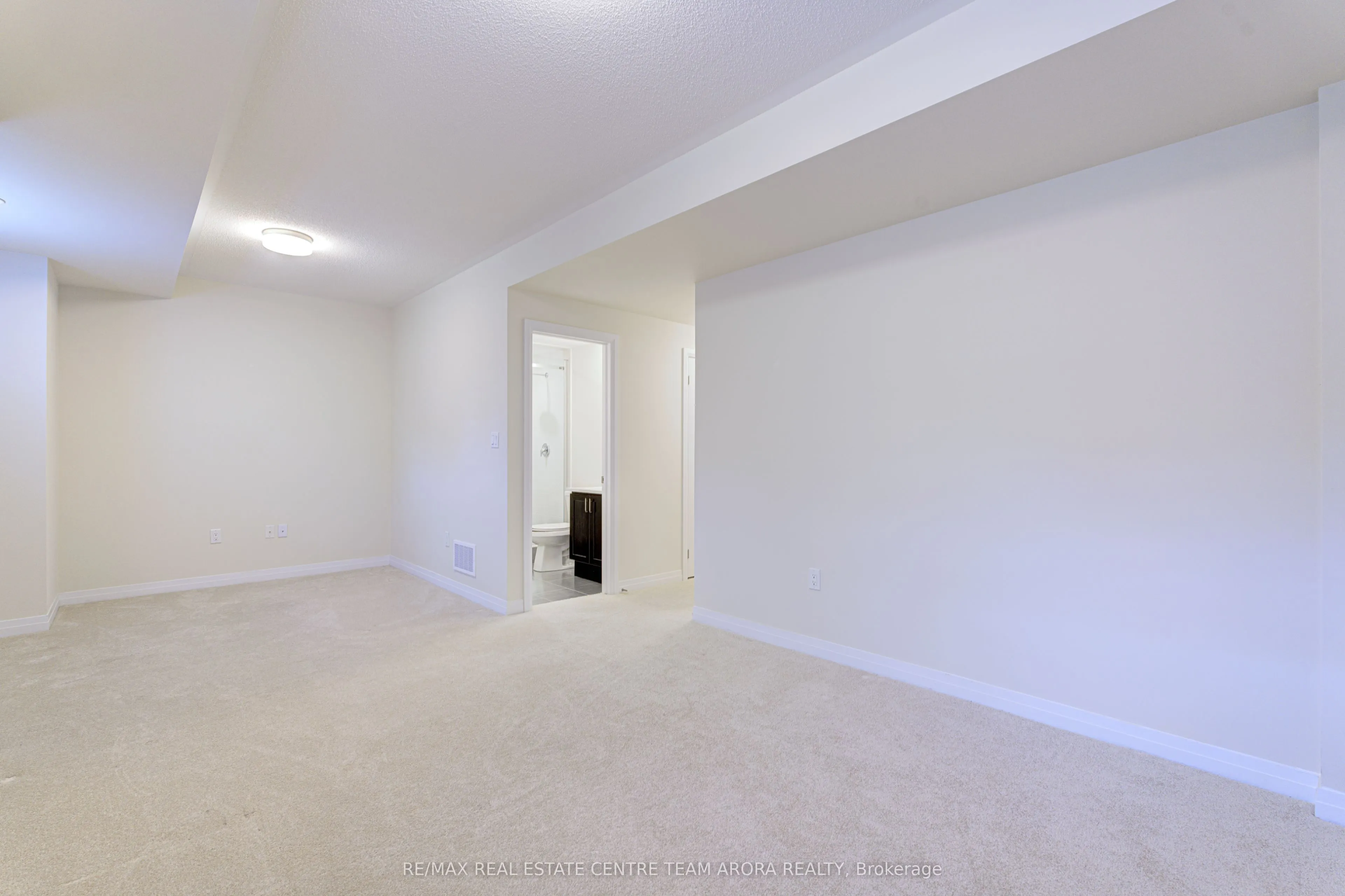 106 Settlers Road E