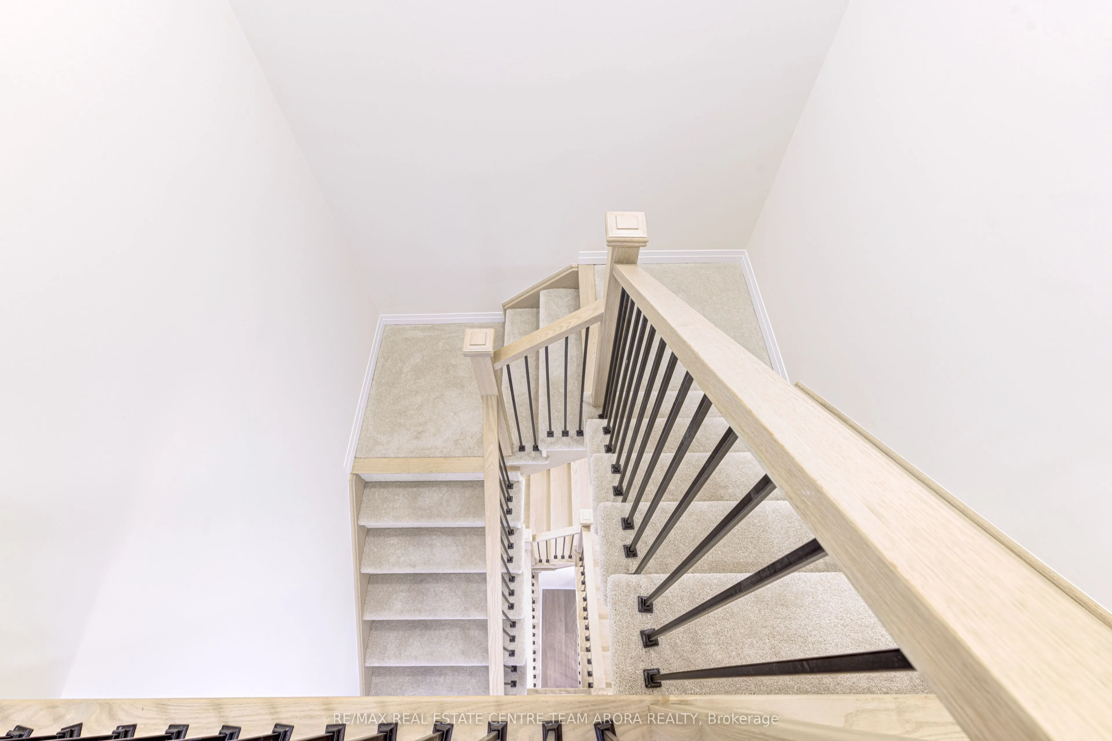 106 Settlers Road E