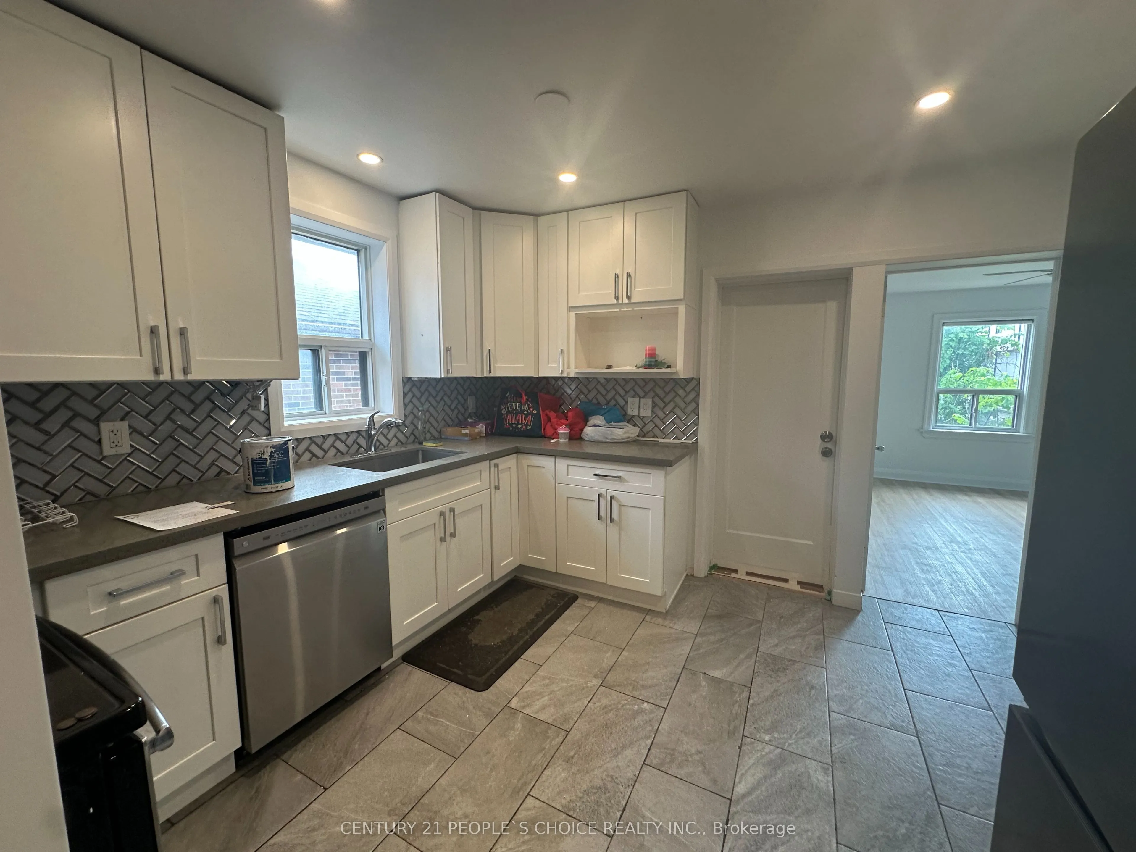 28 Montcalm Avenue, #Main