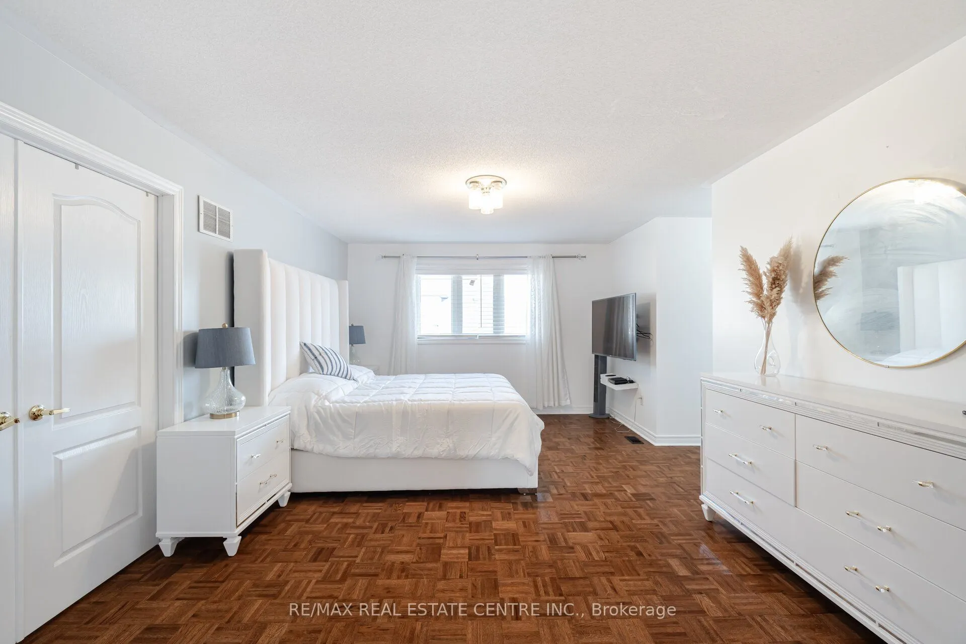 7 Prince Edward Boulevard