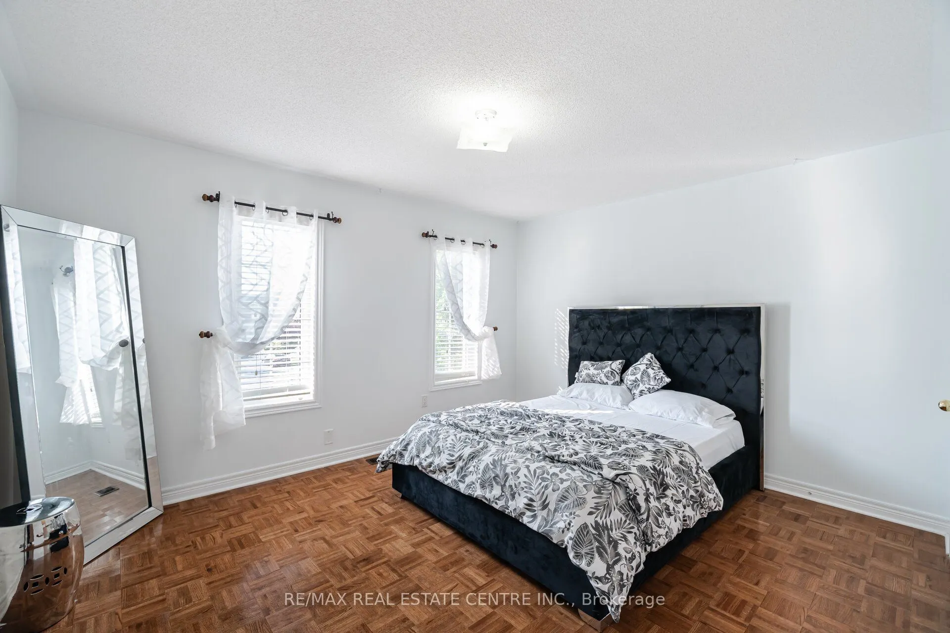 7 Prince Edward Boulevard