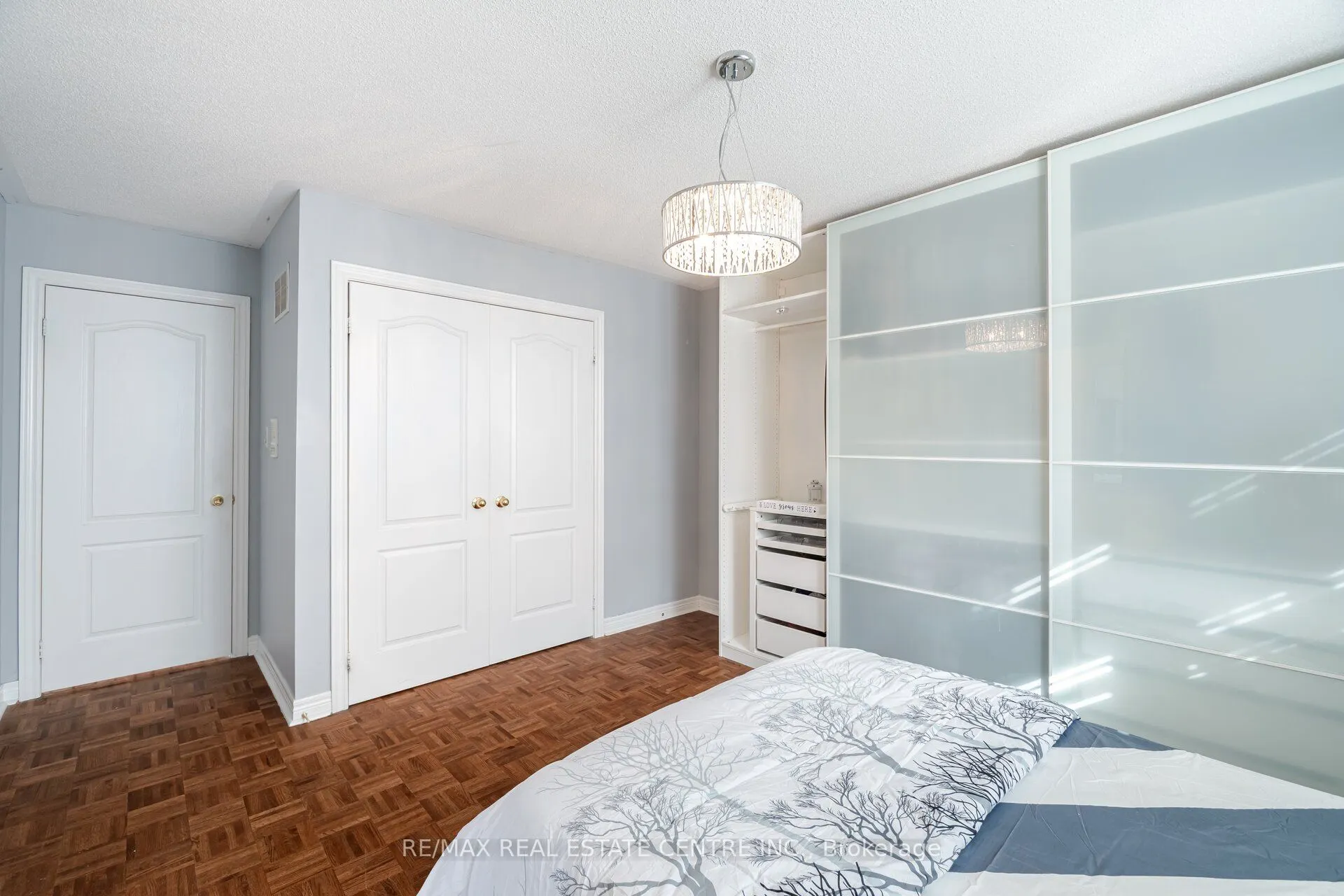 7 Prince Edward Boulevard