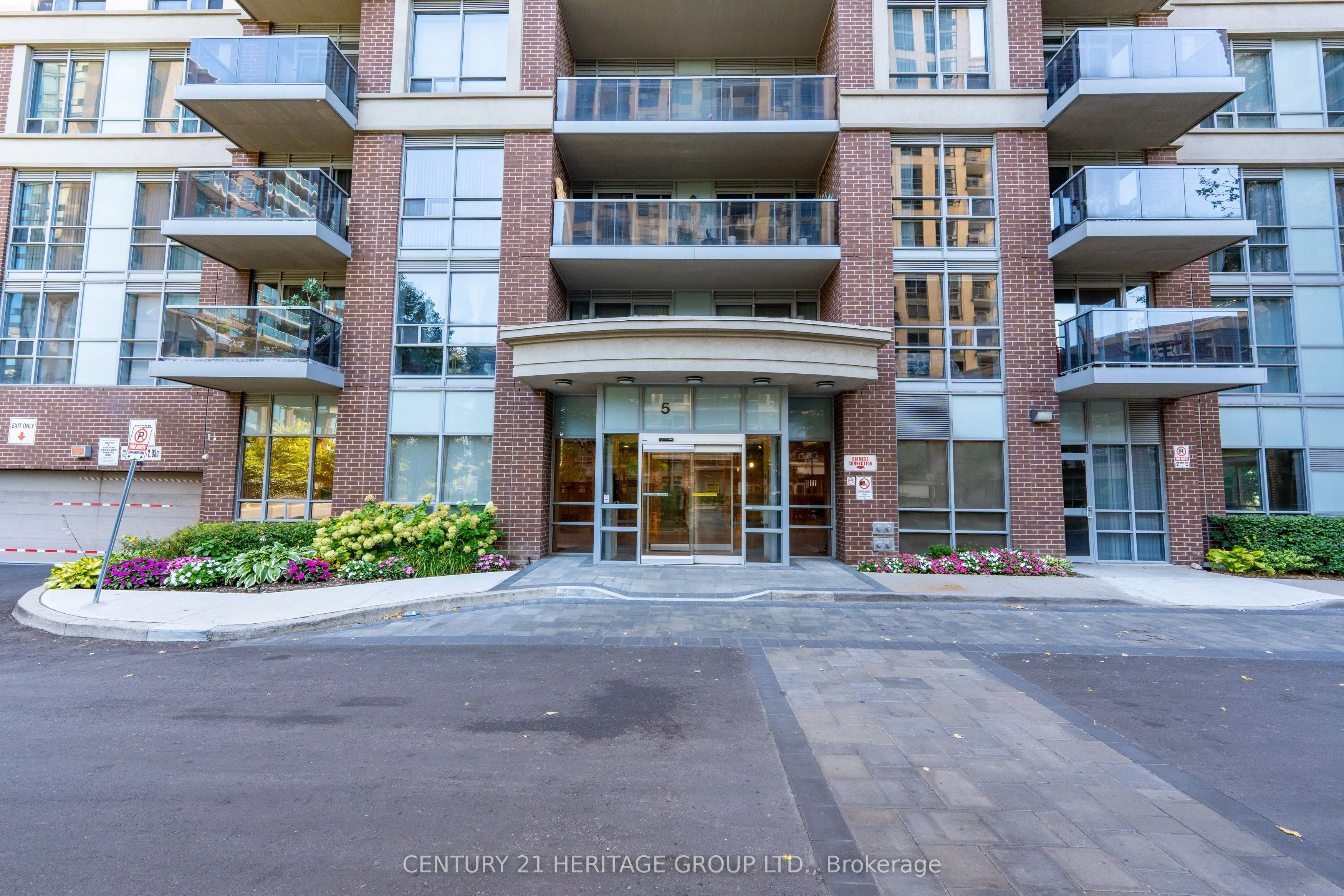 5 Michael Power Place, #2002