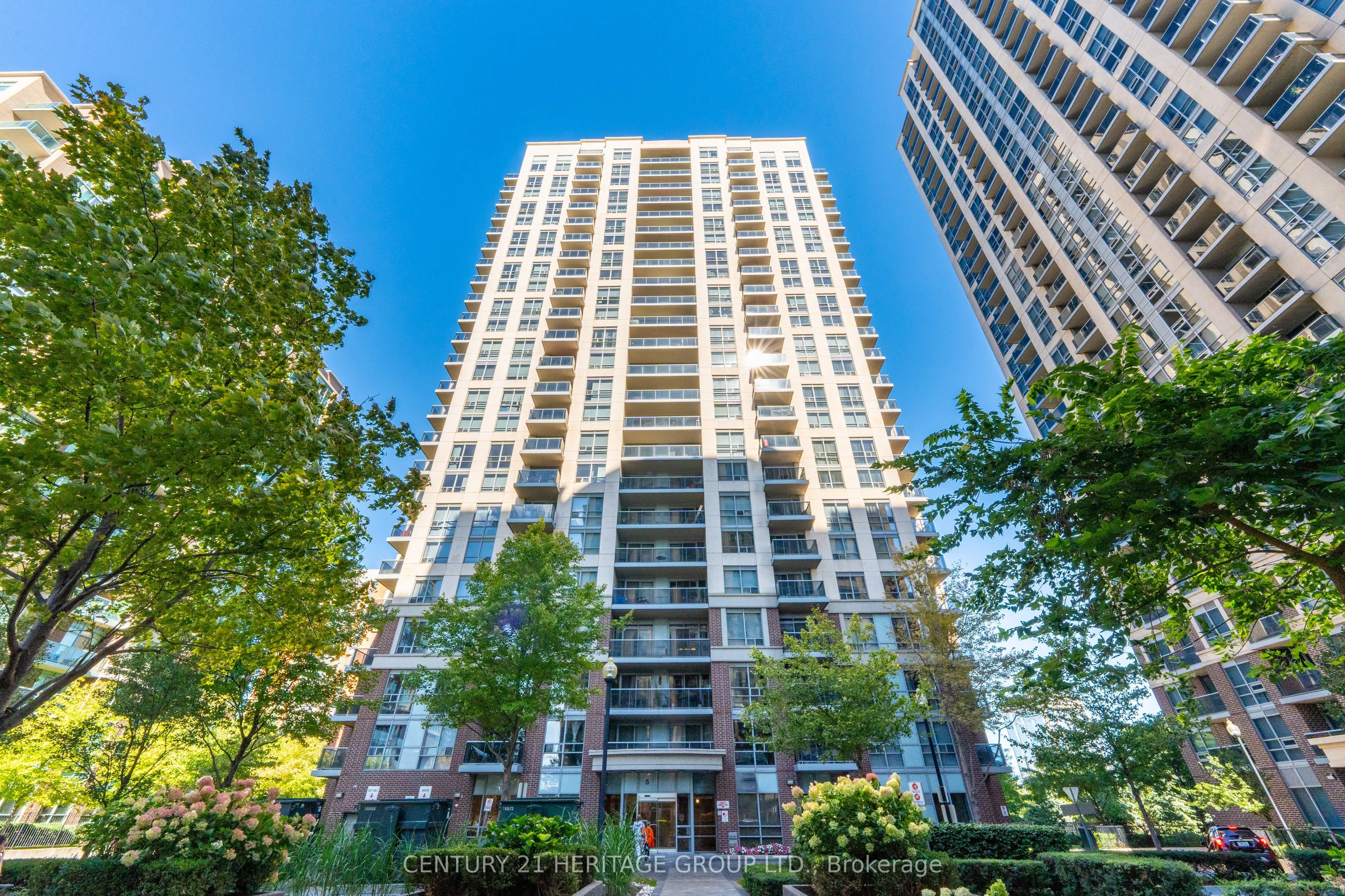 5 Michael Power Place, #2002