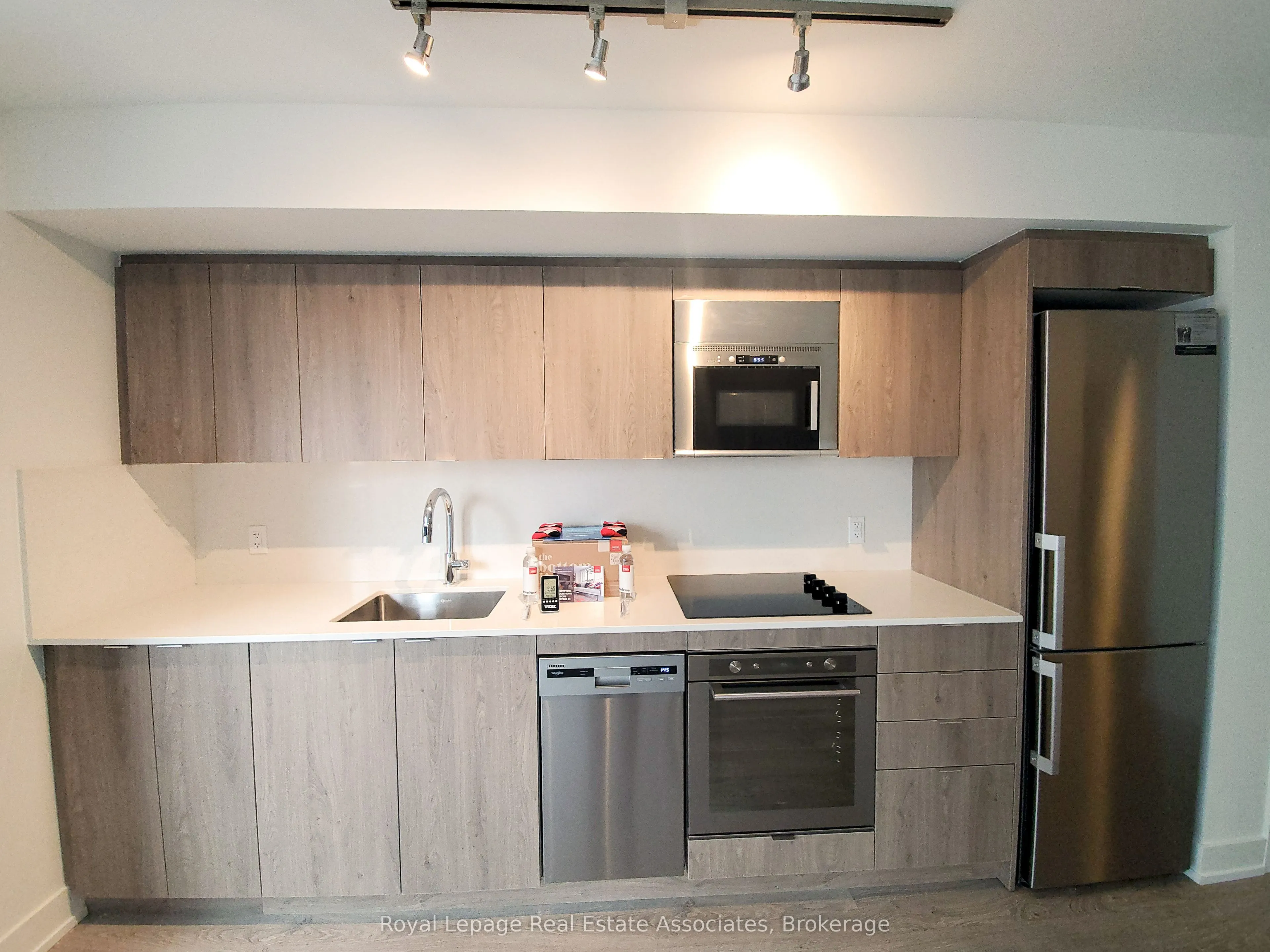 5 Mabelle Avenue, #2830