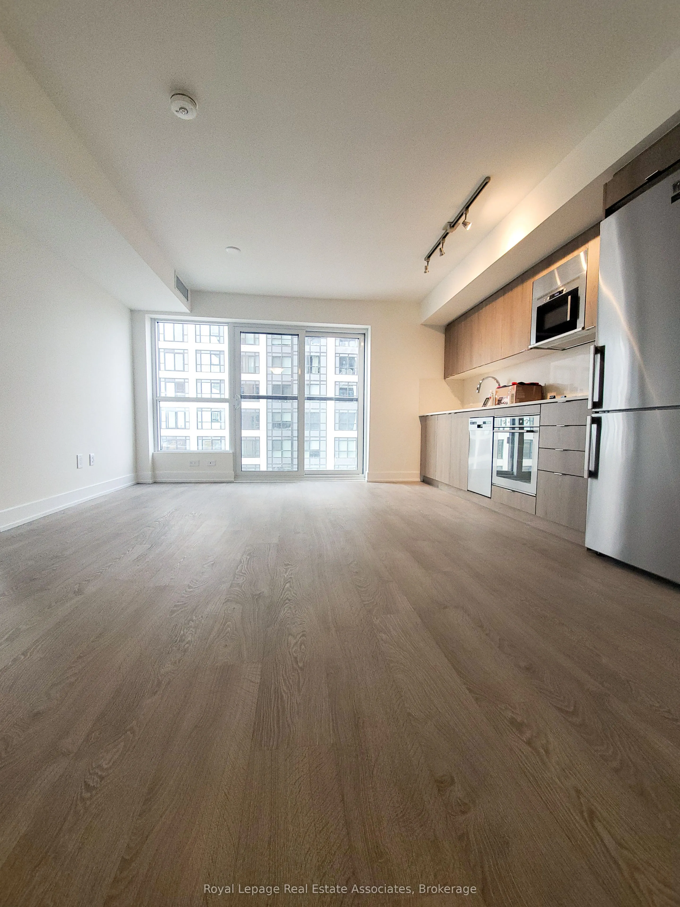 5 Mabelle Avenue, #2830