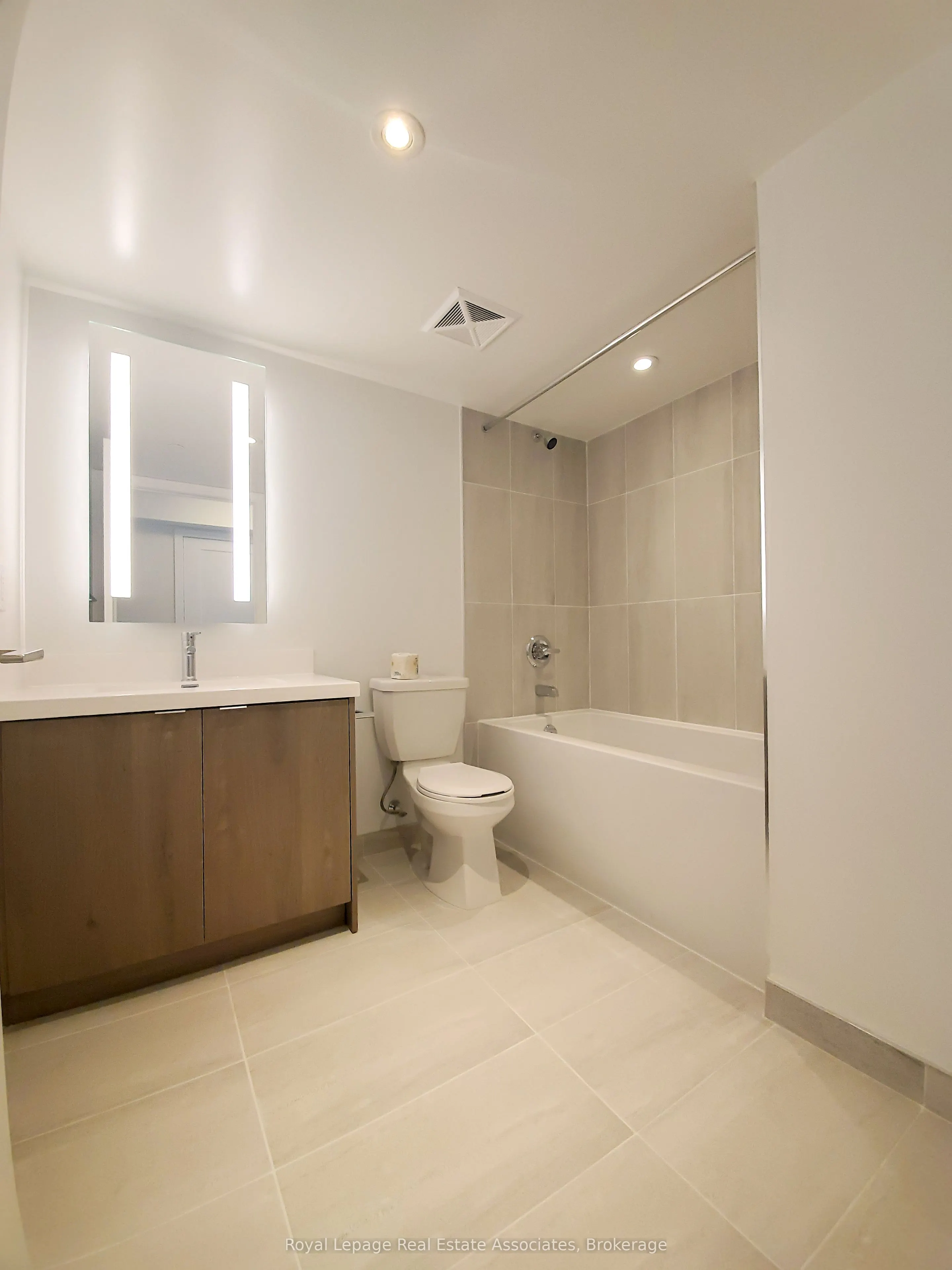 5 Mabelle Avenue, #2830
