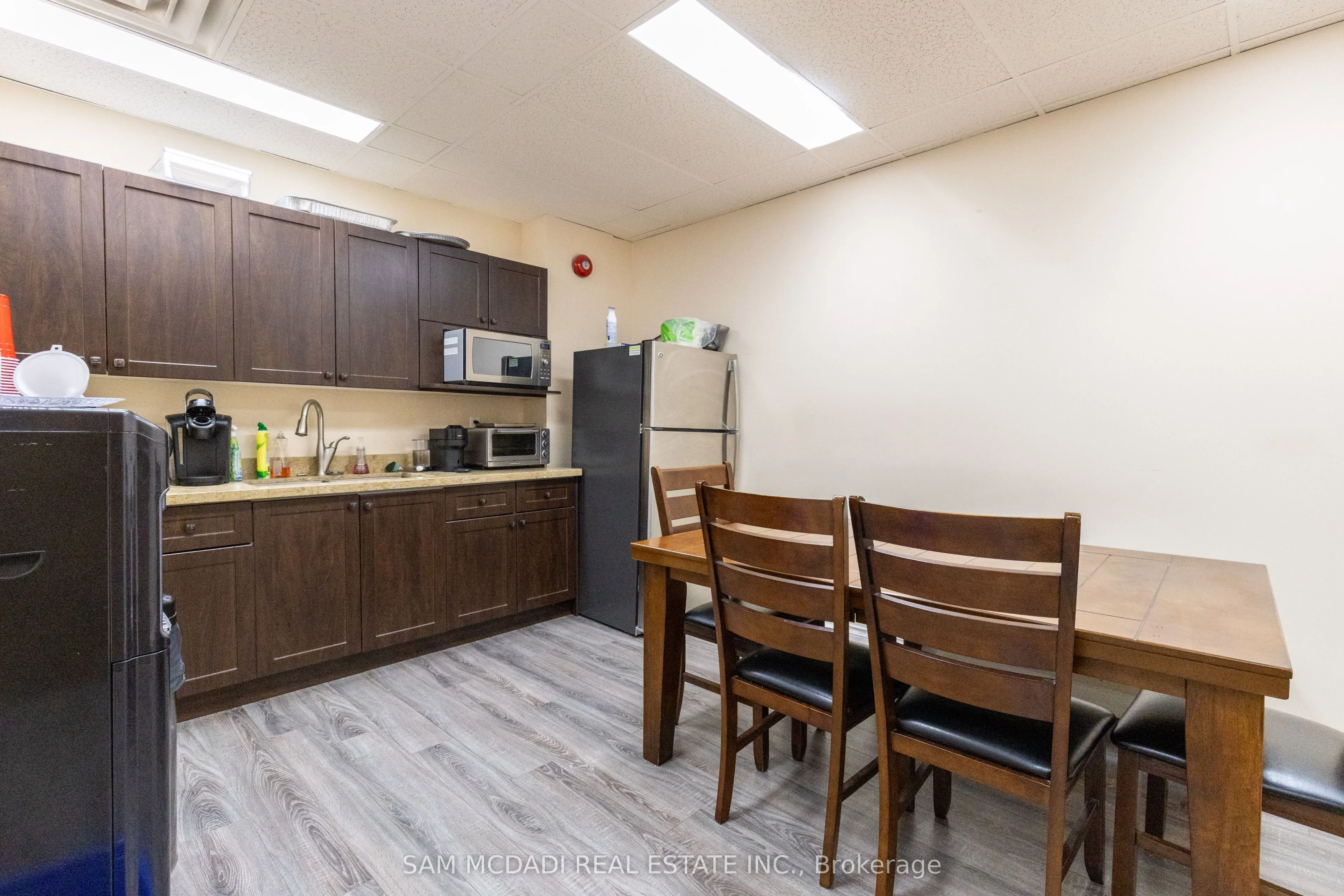 2800 Skymark Avenue, #309