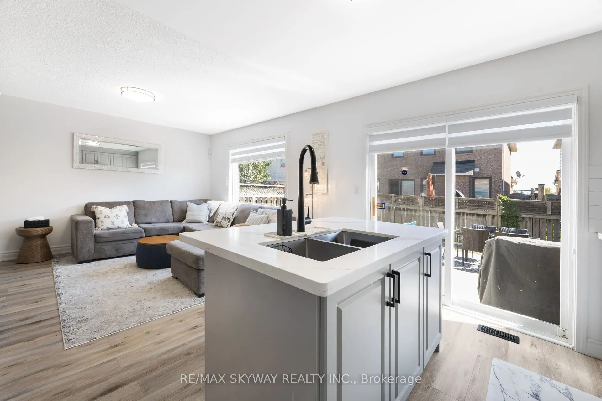 1570 Cartwright Crescent