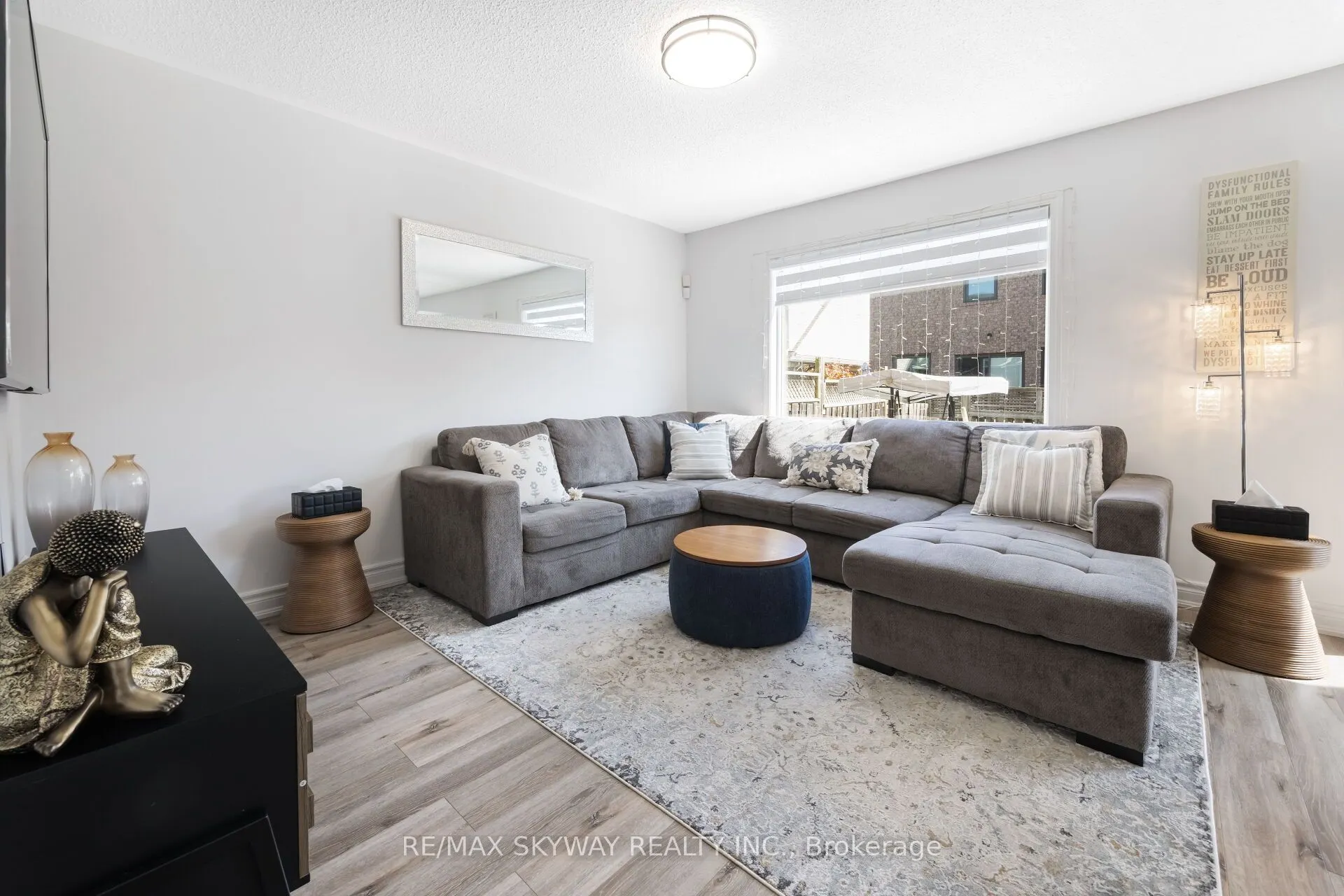 1570 Cartwright Crescent