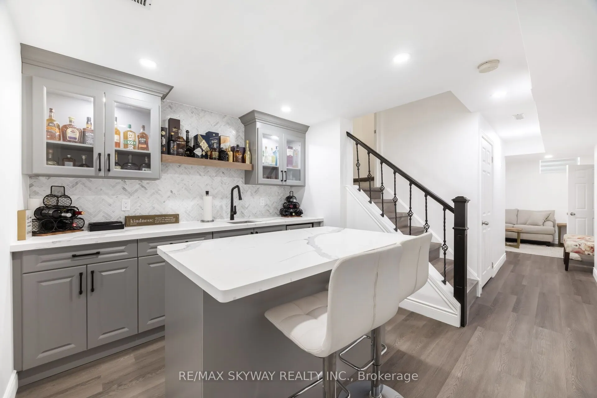 1570 Cartwright Crescent