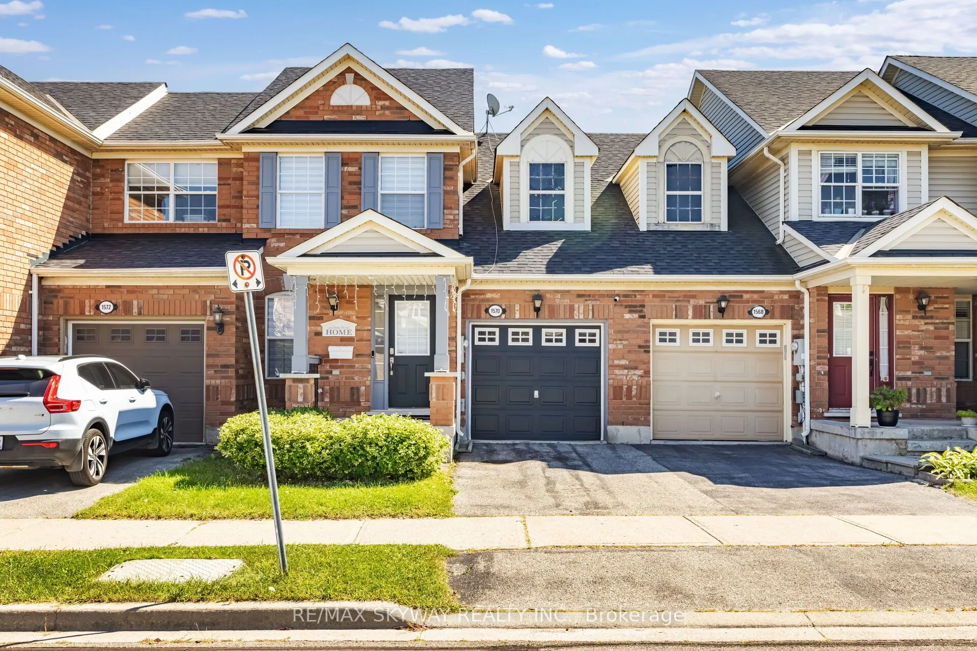 1570 Cartwright Crescent