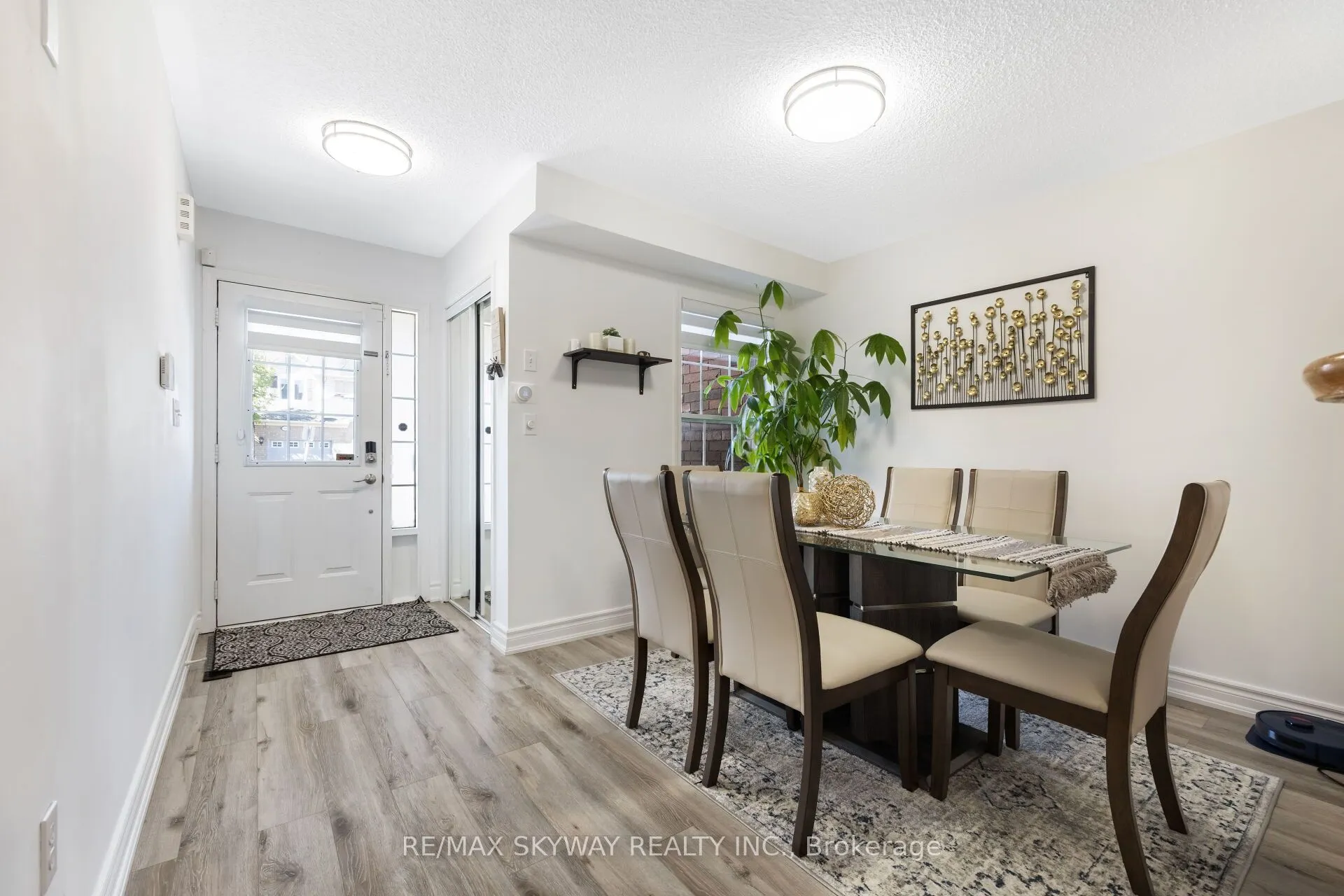 1570 Cartwright Crescent