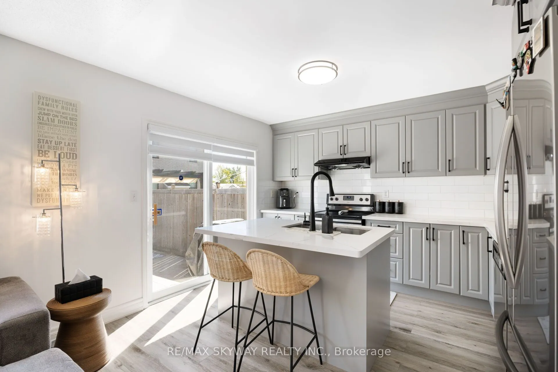 1570 Cartwright Crescent