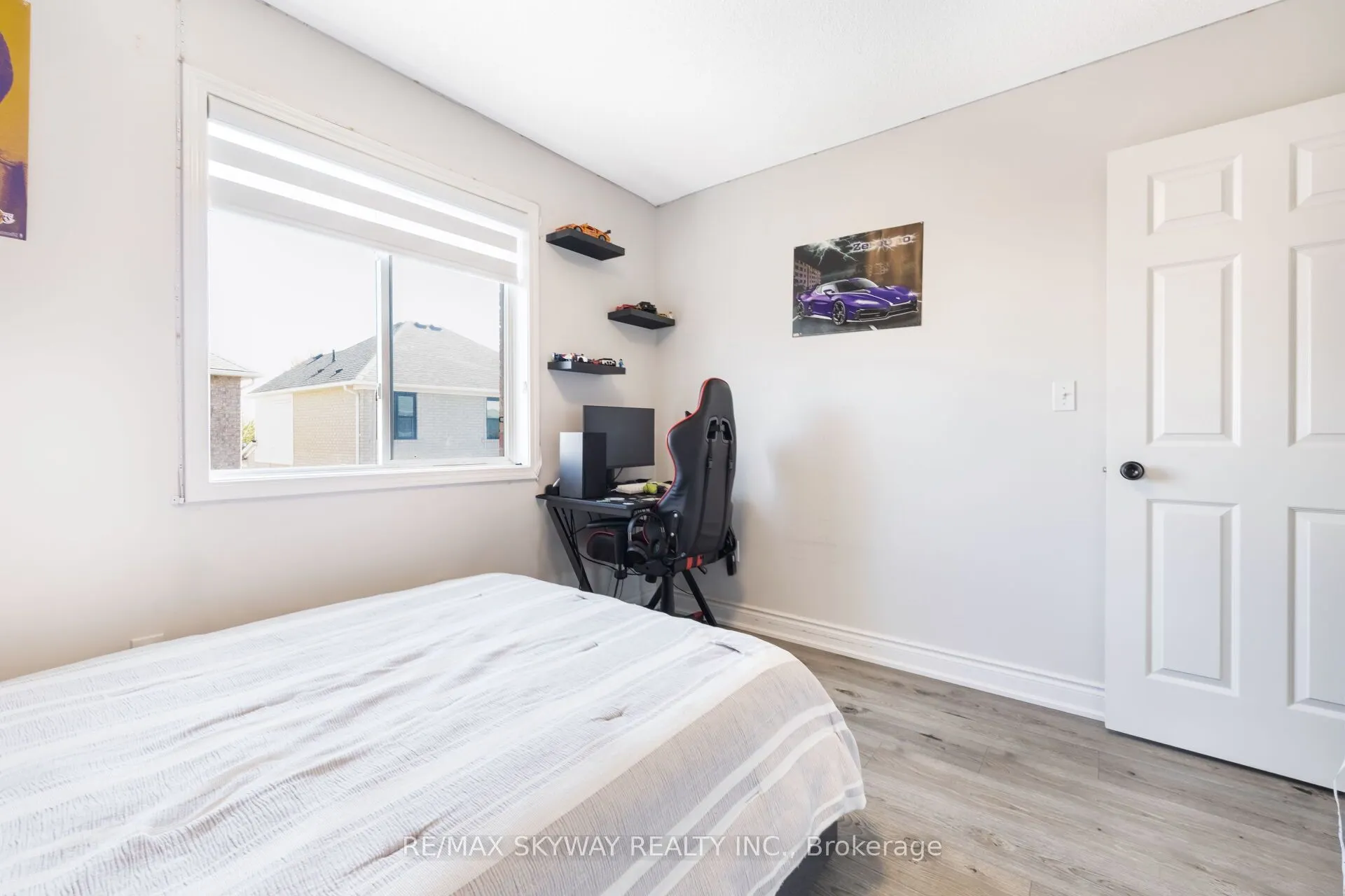 1570 Cartwright Crescent
