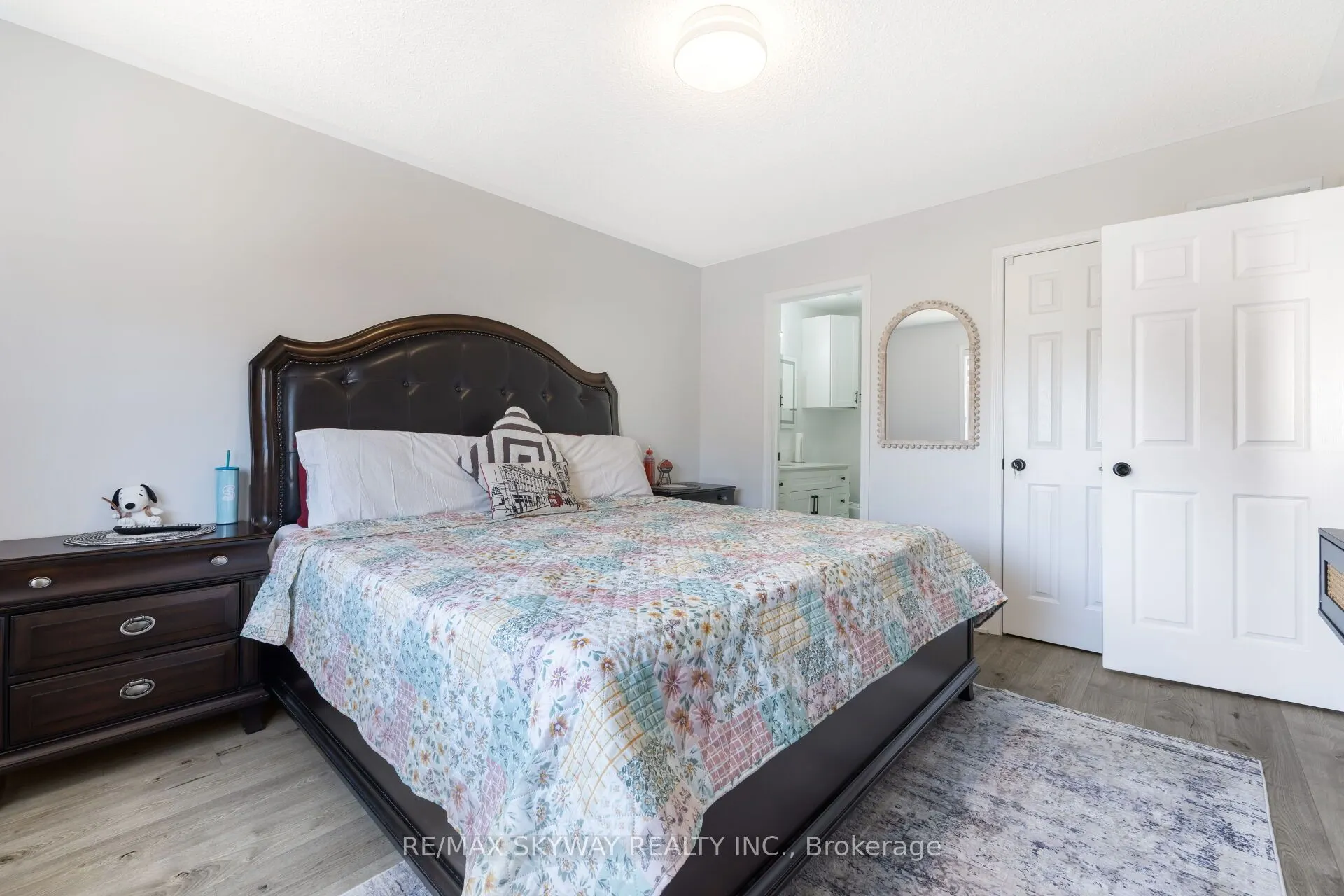 1570 Cartwright Crescent
