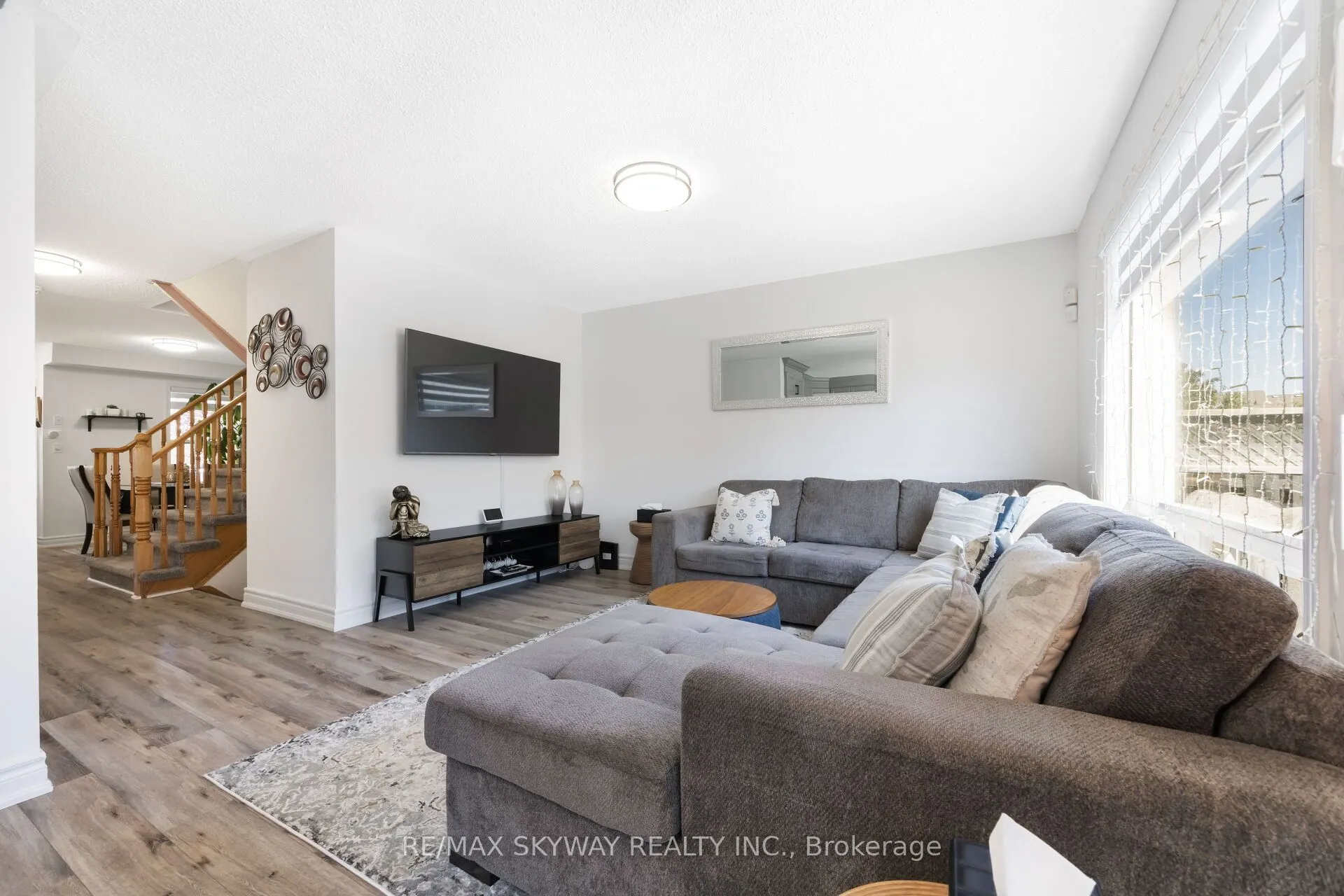 1570 Cartwright Crescent