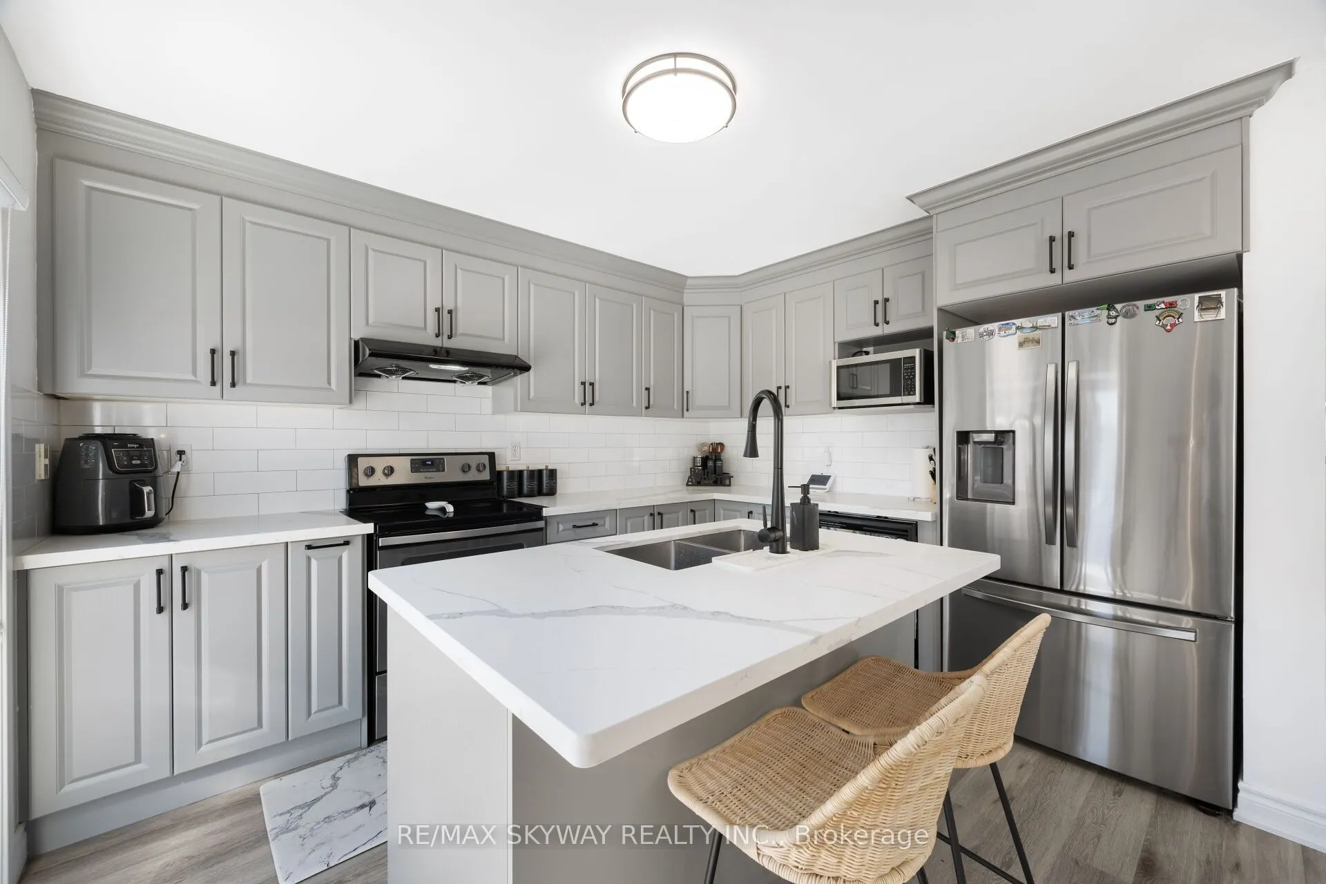 1570 Cartwright Crescent