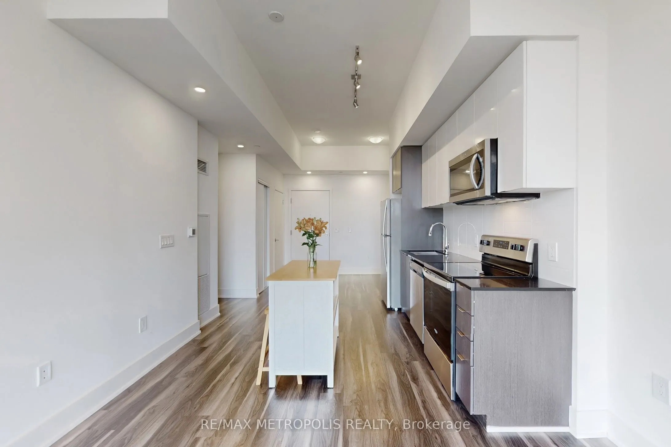 859 The Queensway, #819