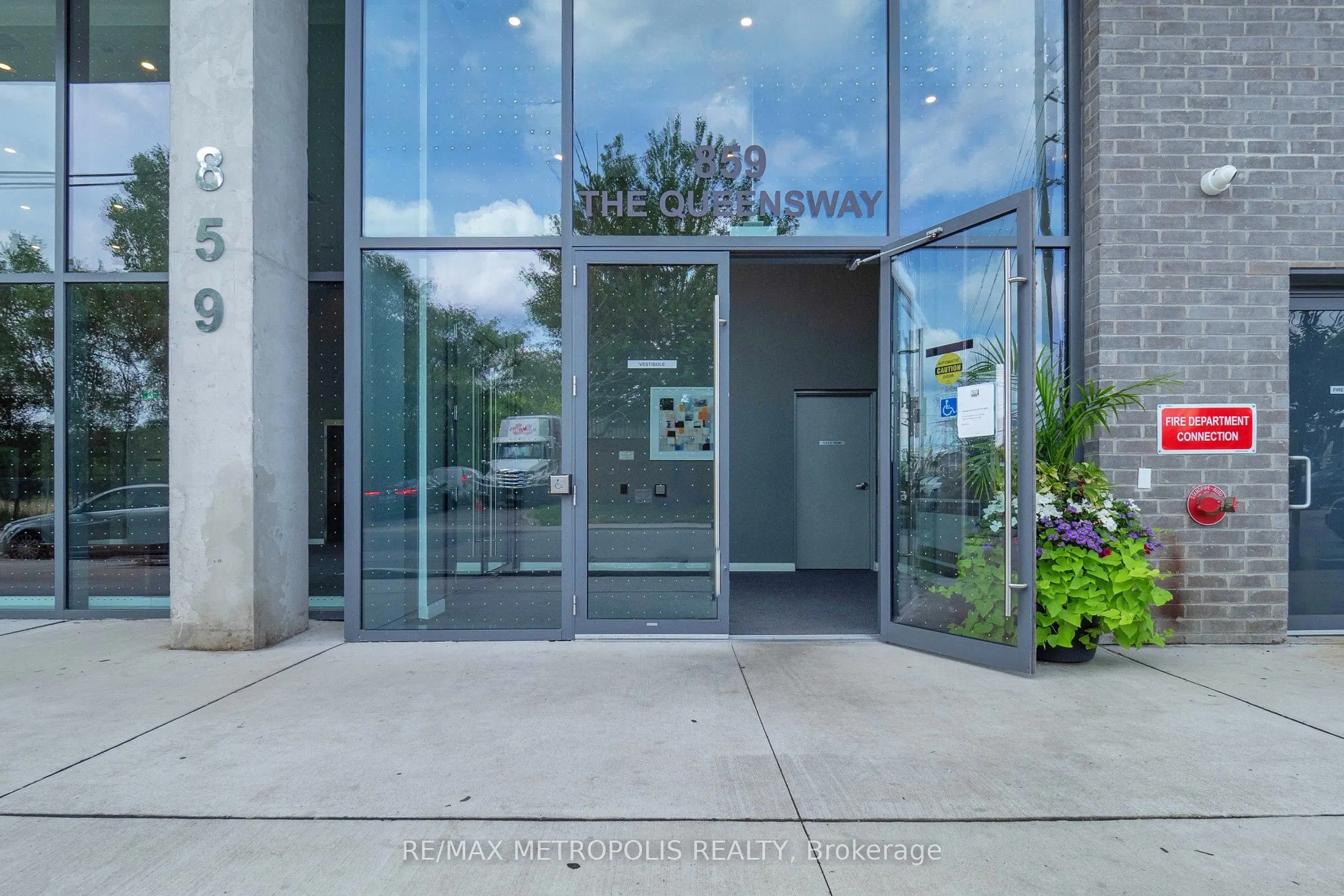 859 The Queensway, #819