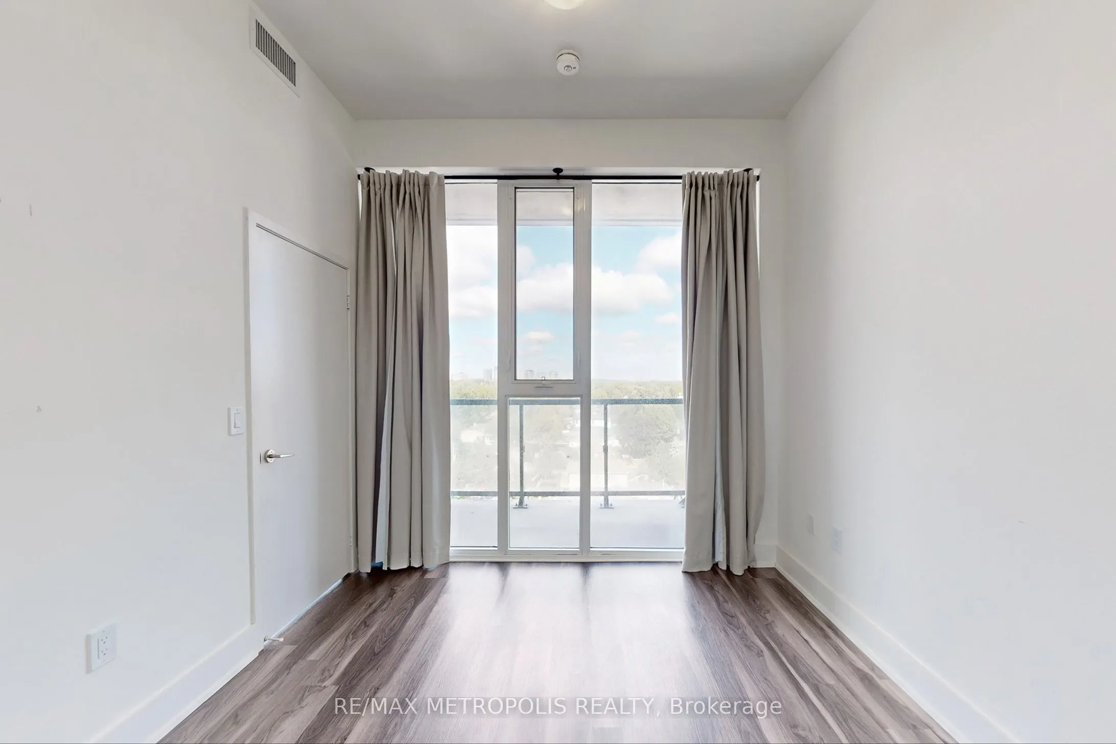 859 The Queensway, #819