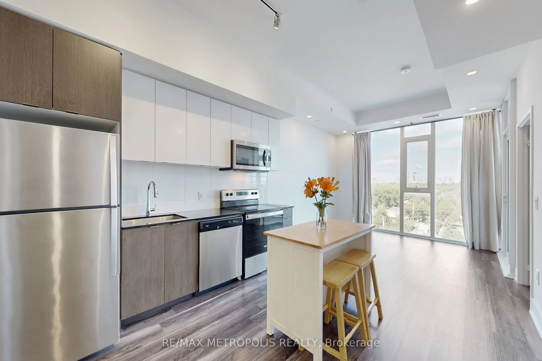 859 The Queensway, #819
