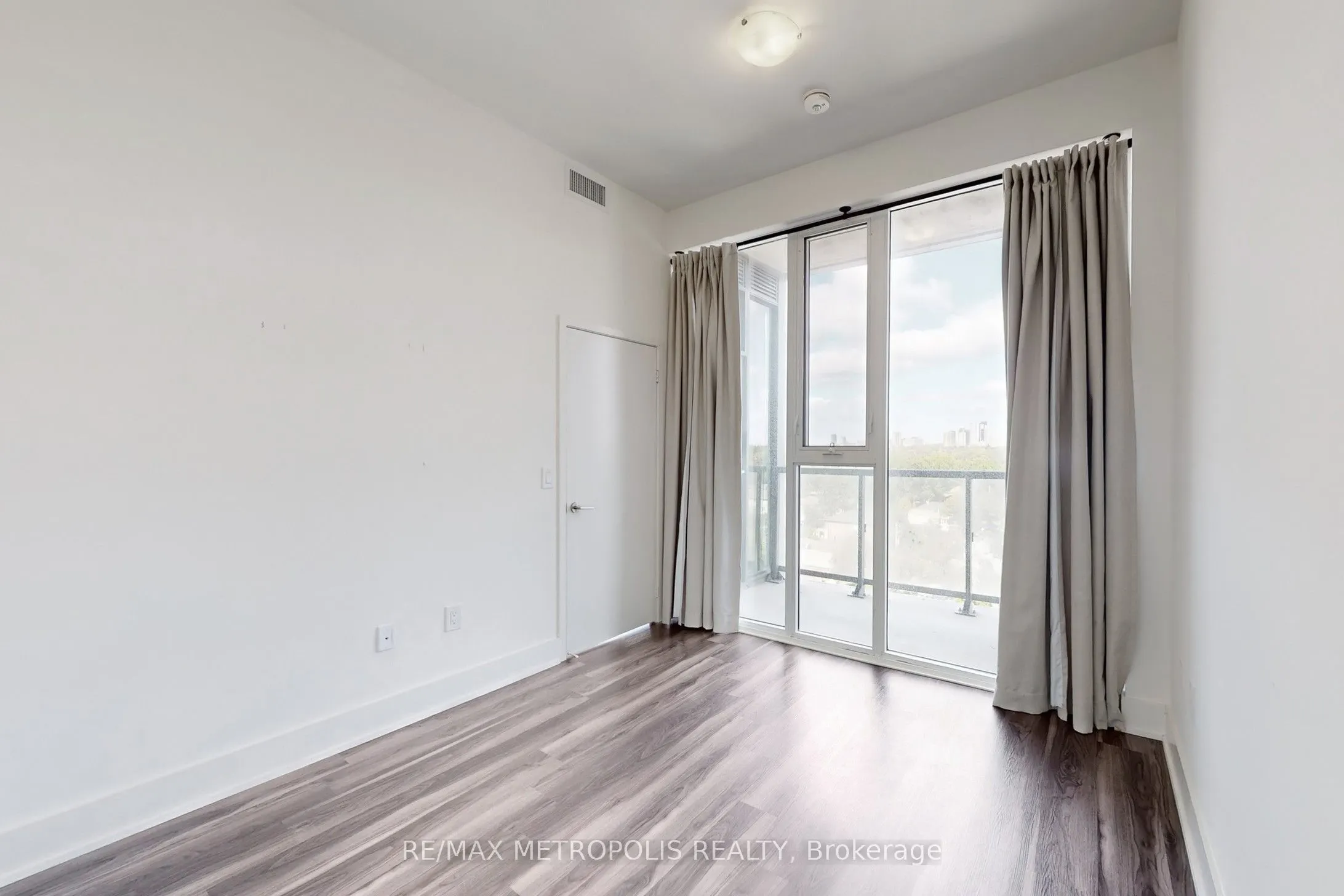 859 The Queensway, #819