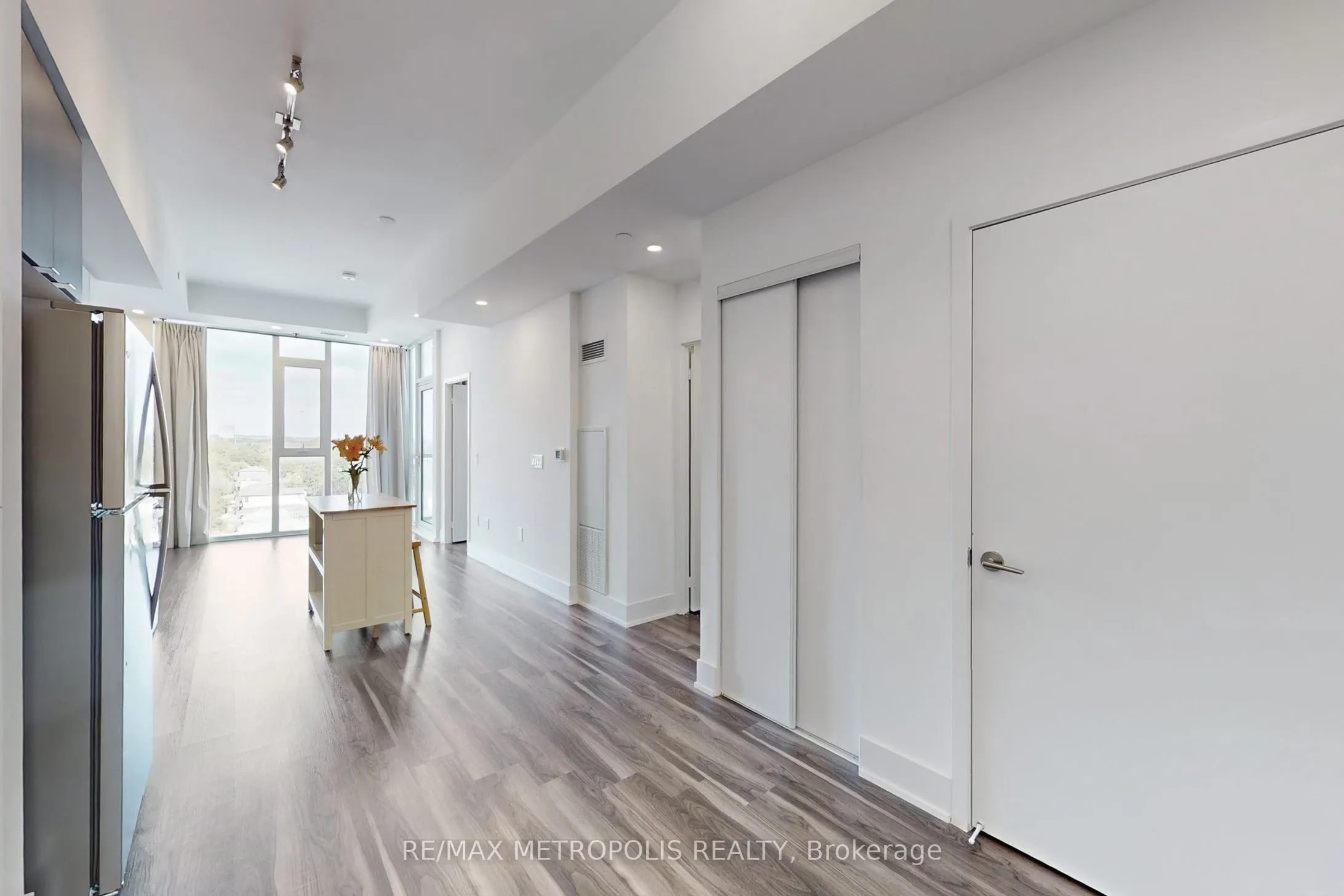 859 The Queensway, #819
