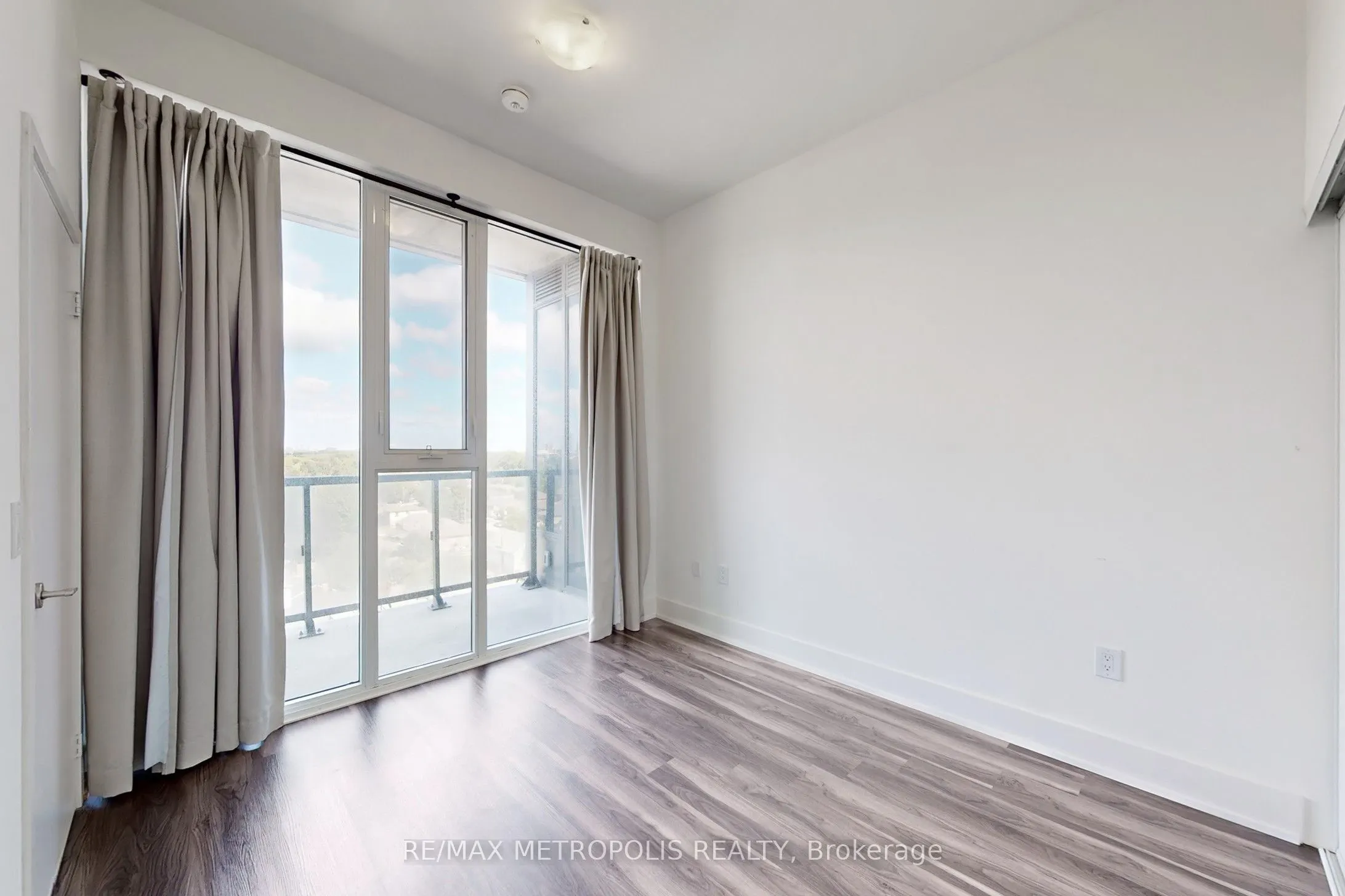 859 The Queensway, #819