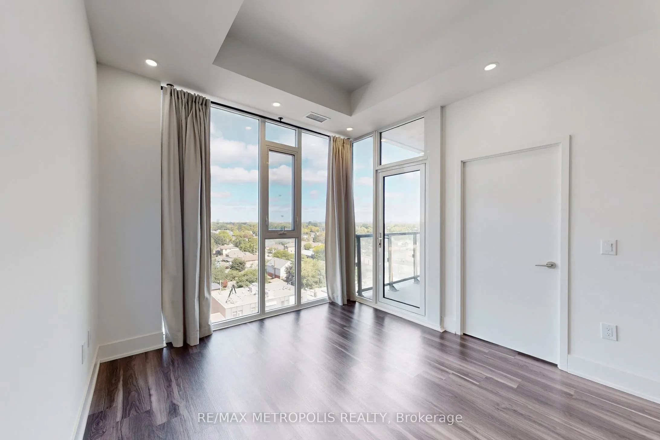 859 The Queensway, #819
