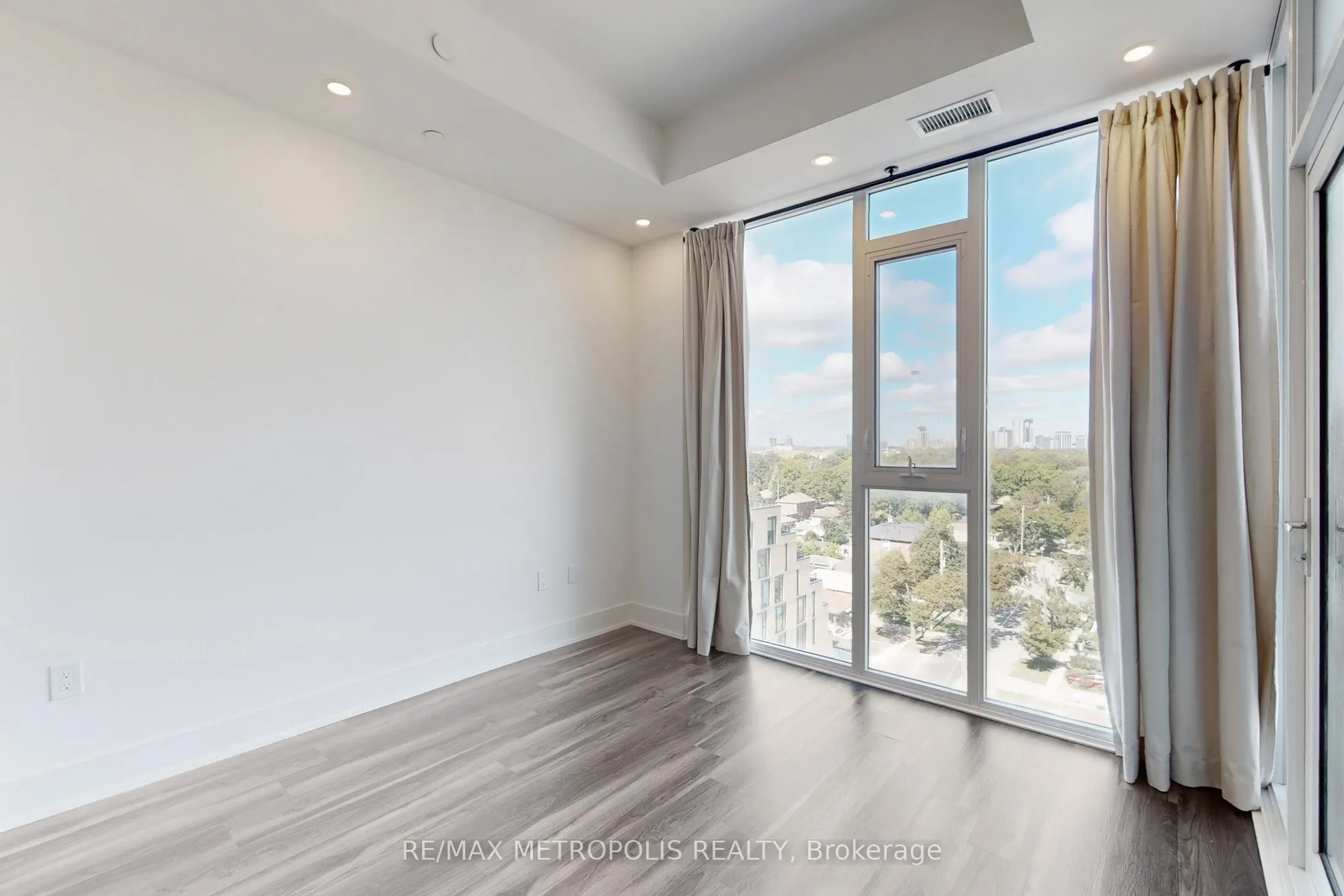 859 The Queensway, #819