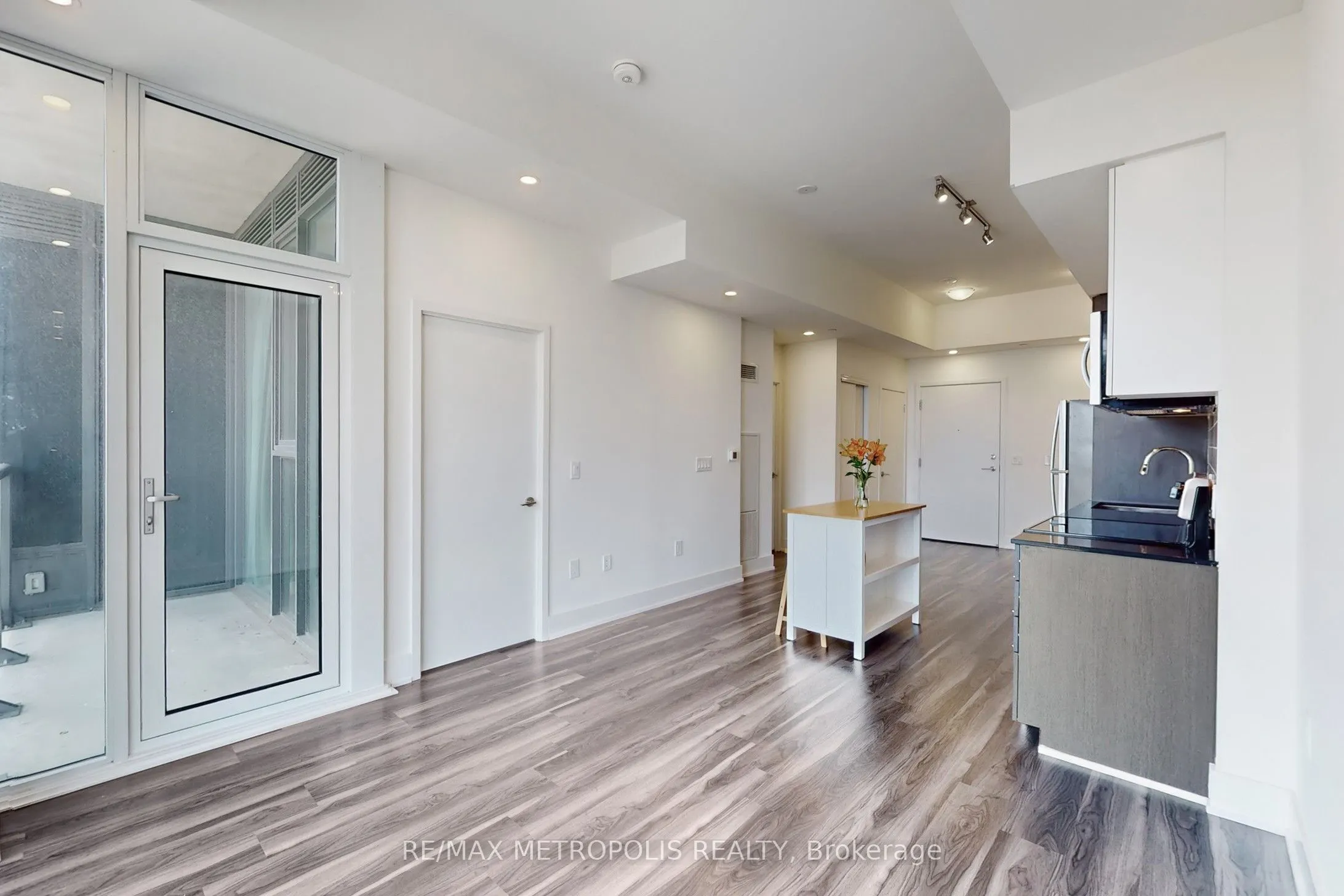 859 The Queensway, #819