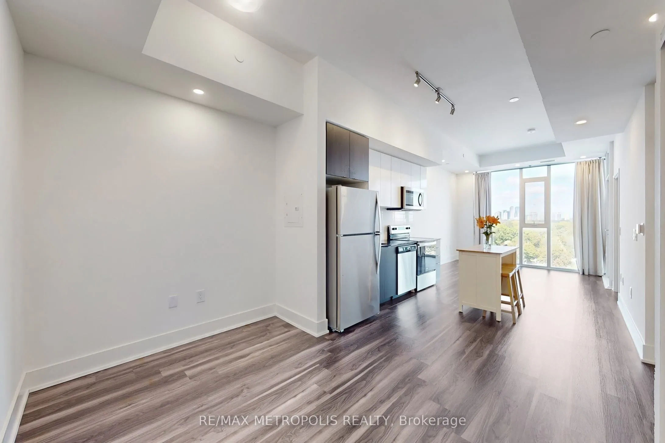 859 The Queensway, #819