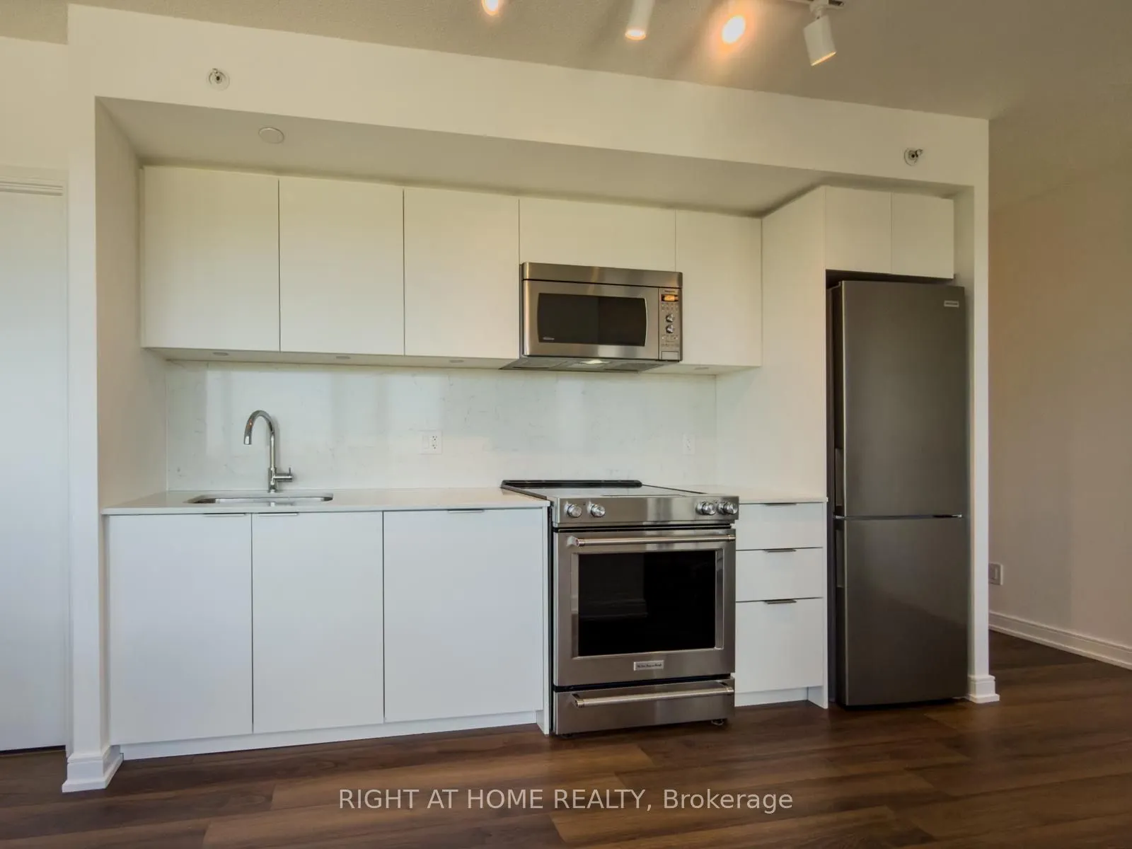 30 Samuel Wood Way, #1404