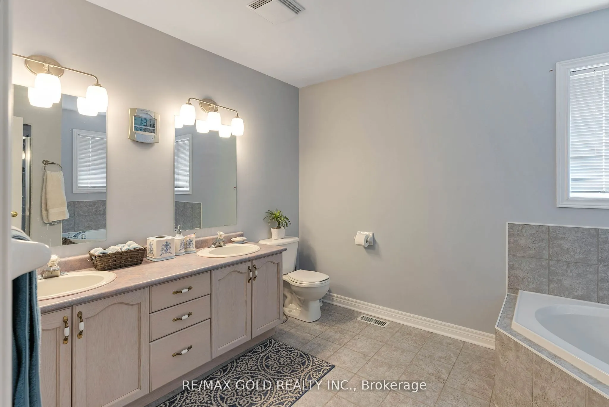 14 Country Stroll Crescent