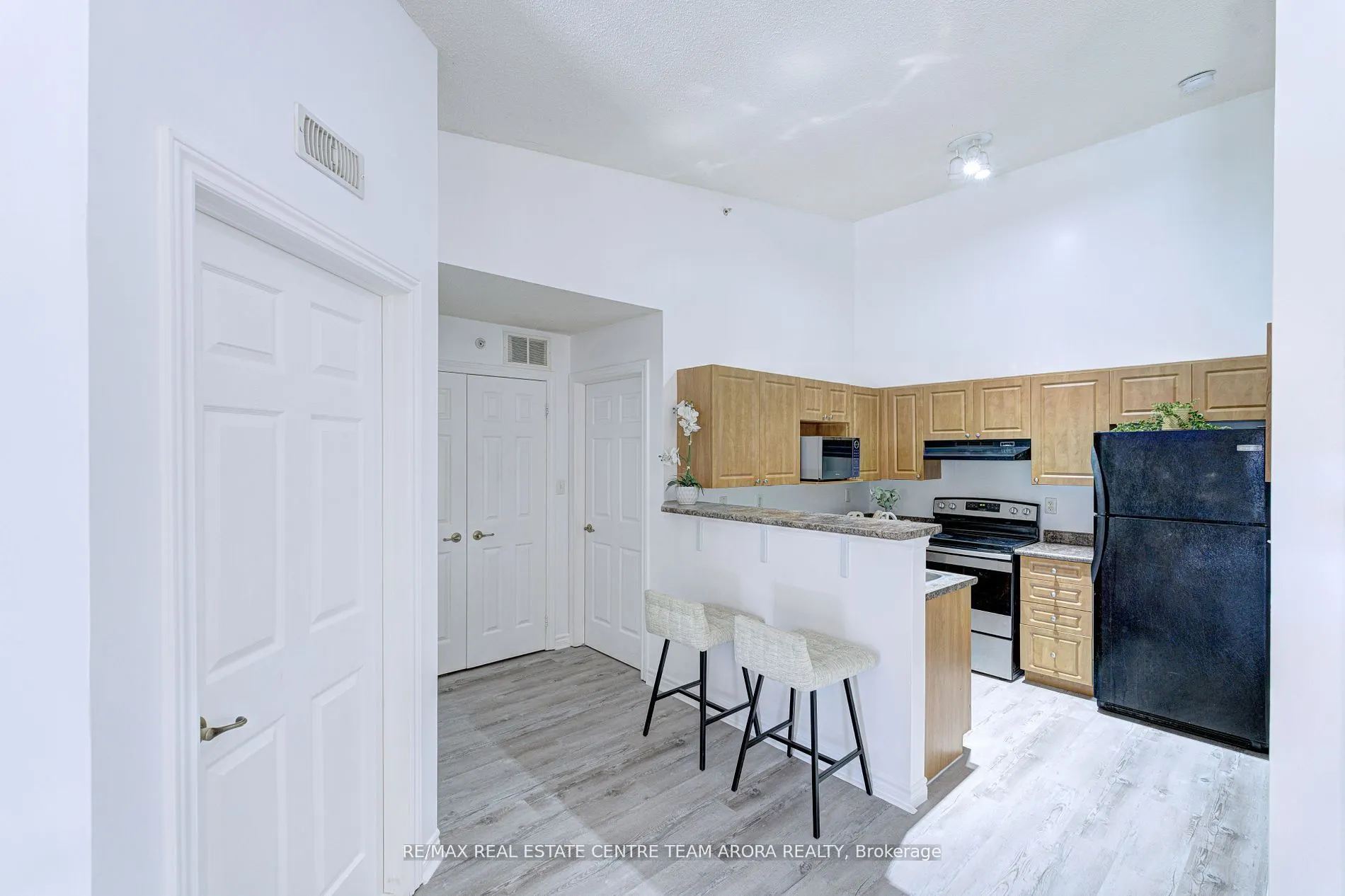 1483 Maple Avenue, #408