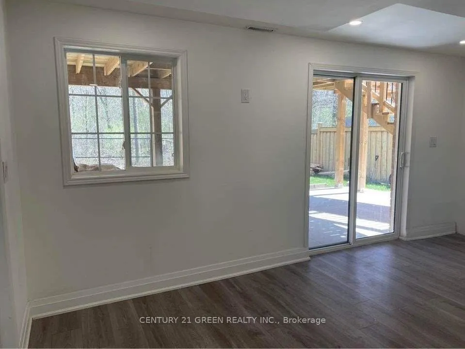 1210 Fox Crescent, #Lower