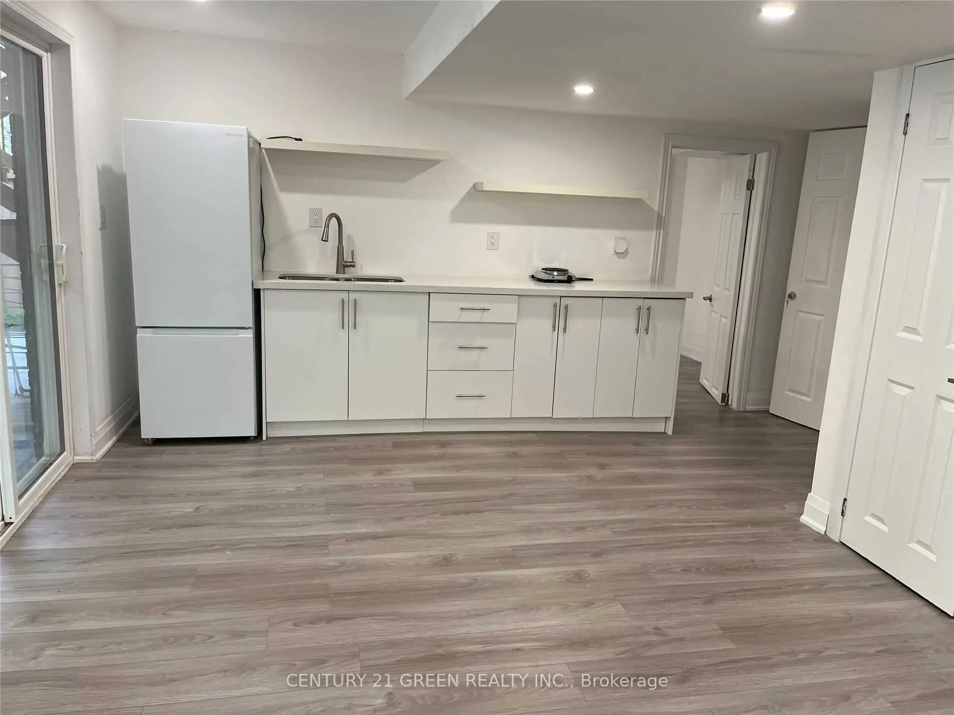 1210 Fox Crescent, #Lower