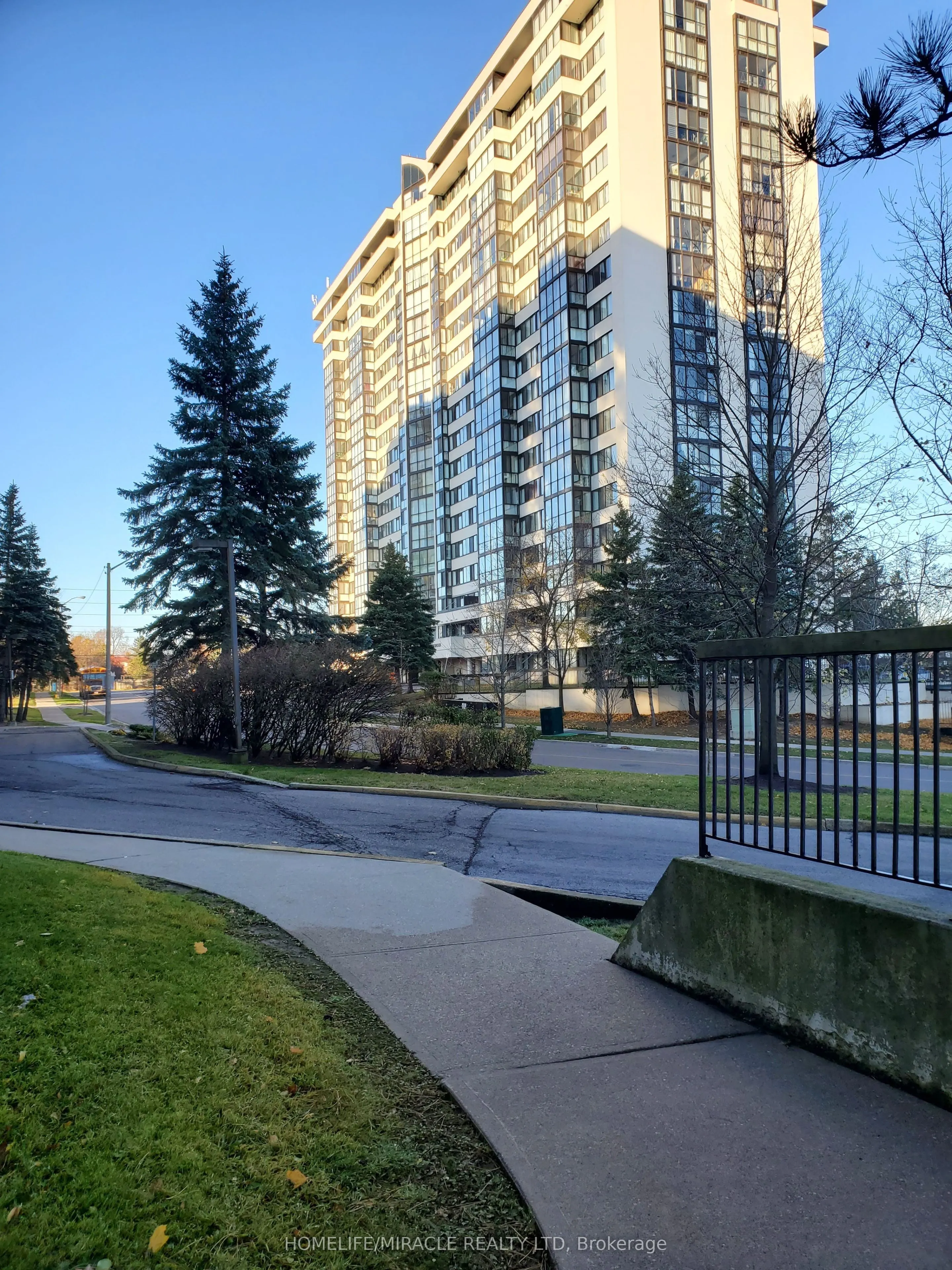 10 Markbrook Lane, #404
