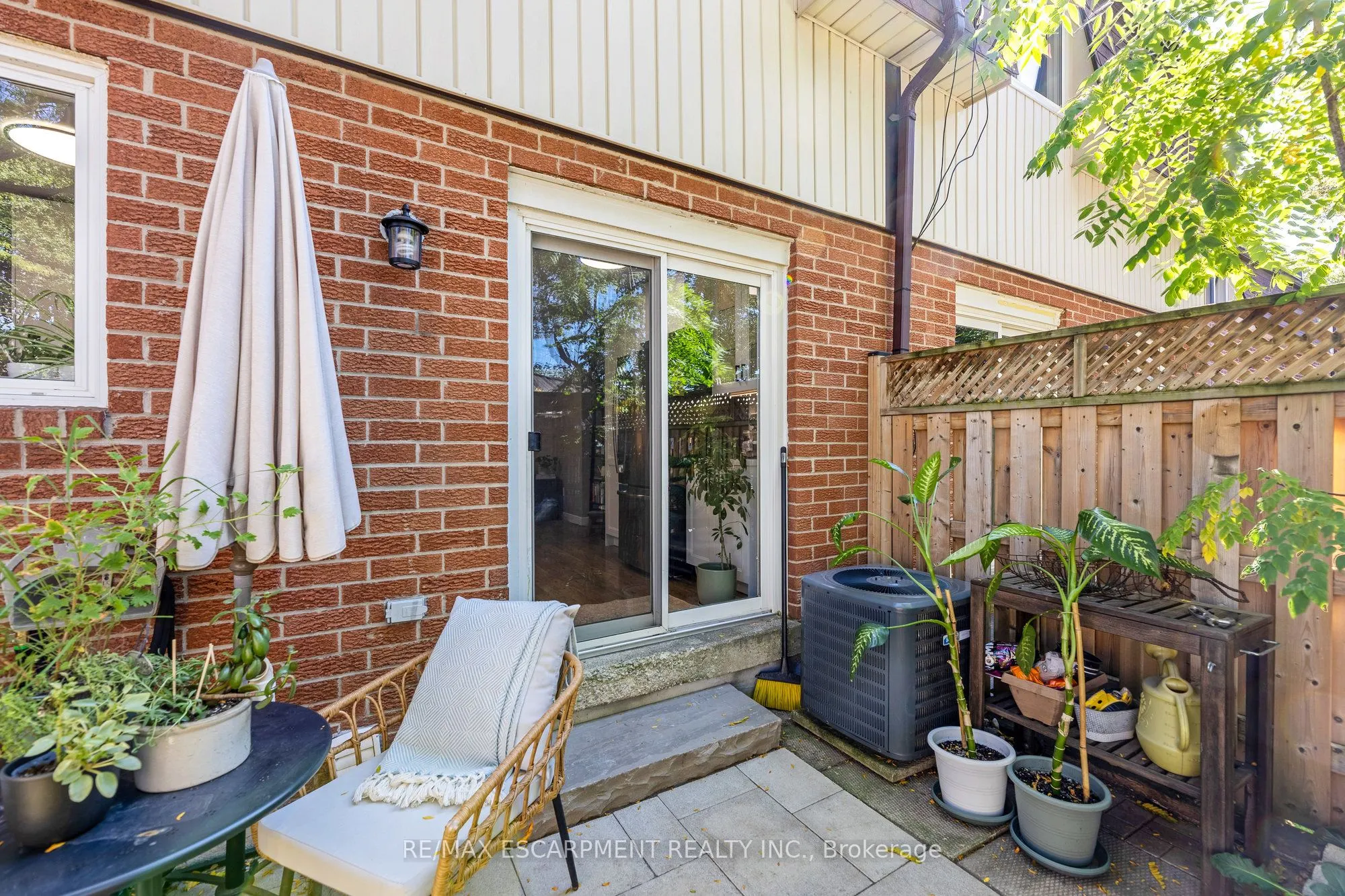 235 Bronte Street S, #16