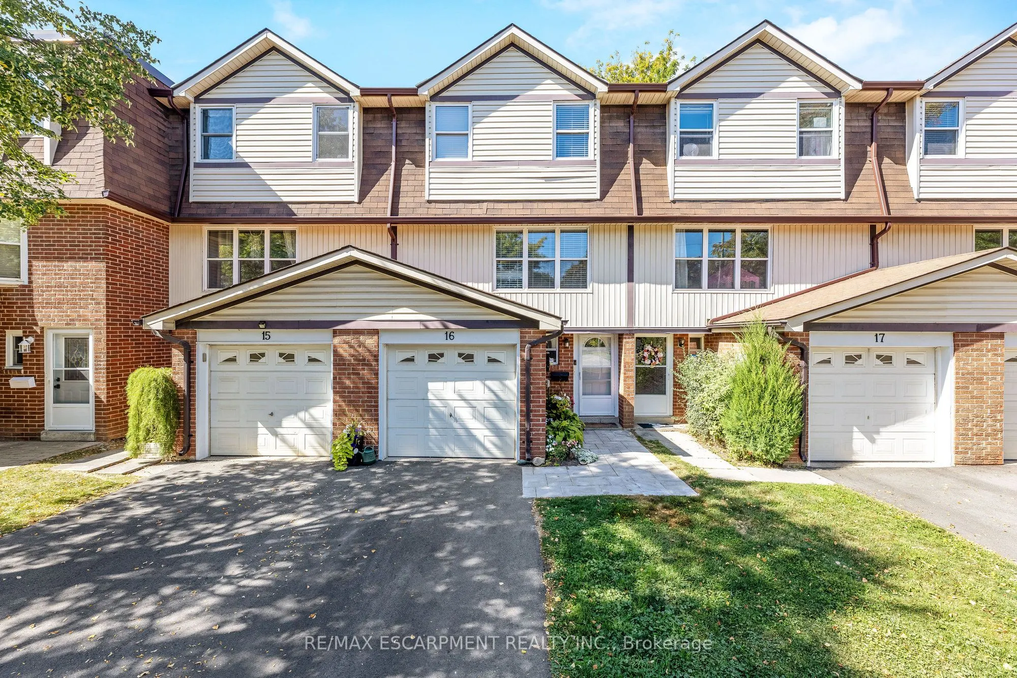 235 Bronte Street S, #16