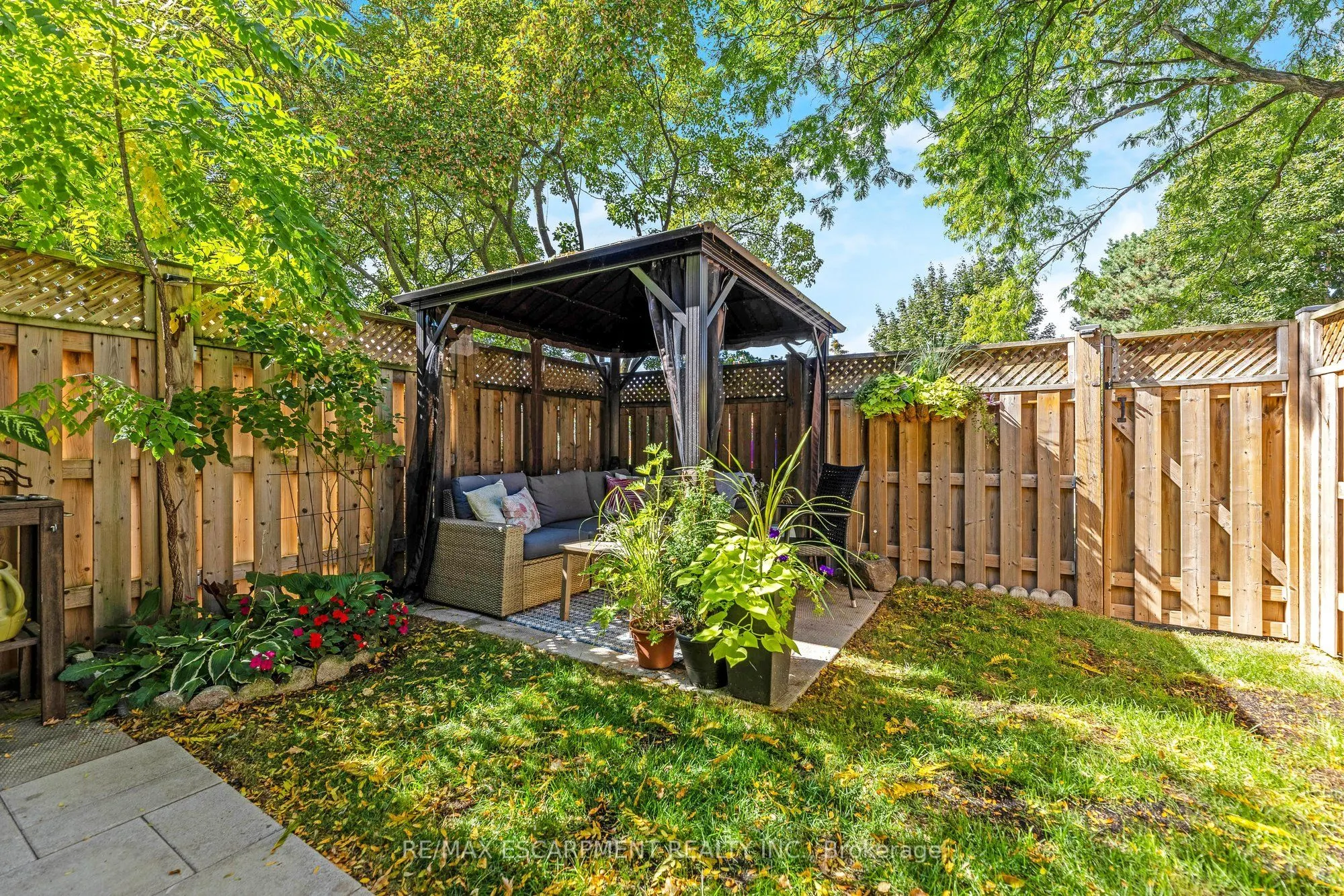 235 Bronte Street S, #16