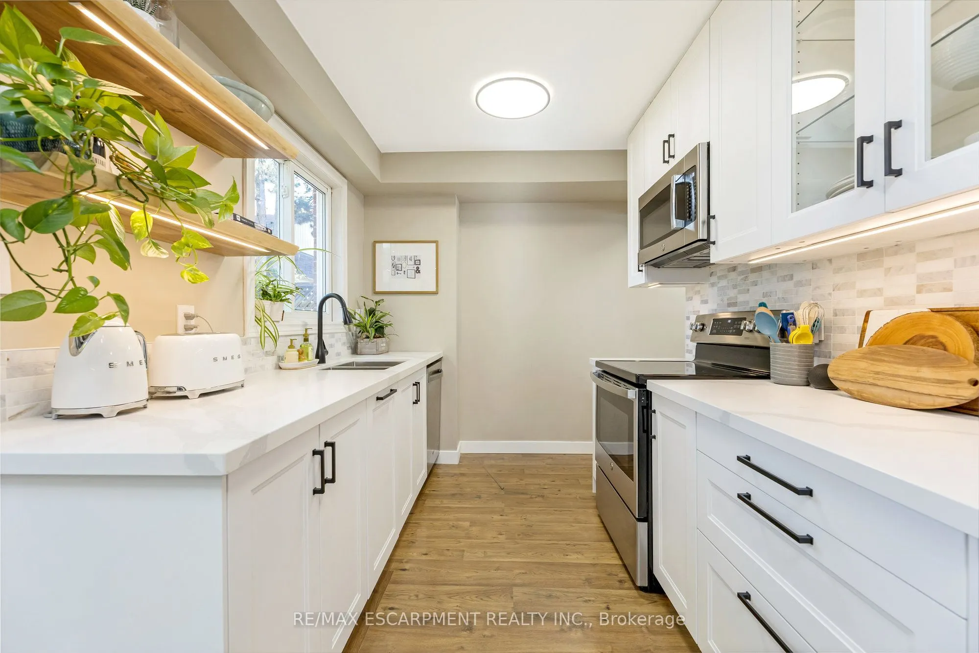 235 Bronte Street S, #16