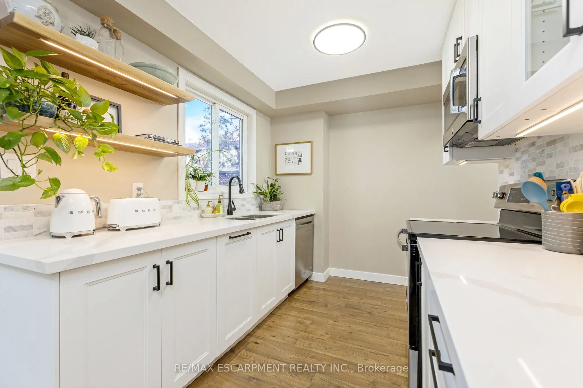 235 Bronte Street S, #16