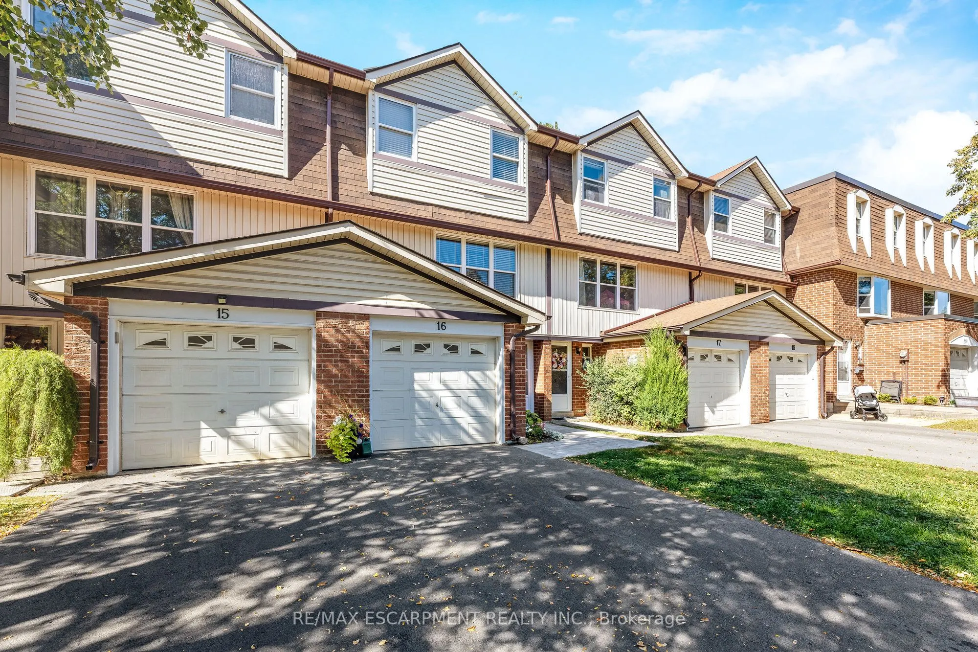 235 Bronte Street S, #16