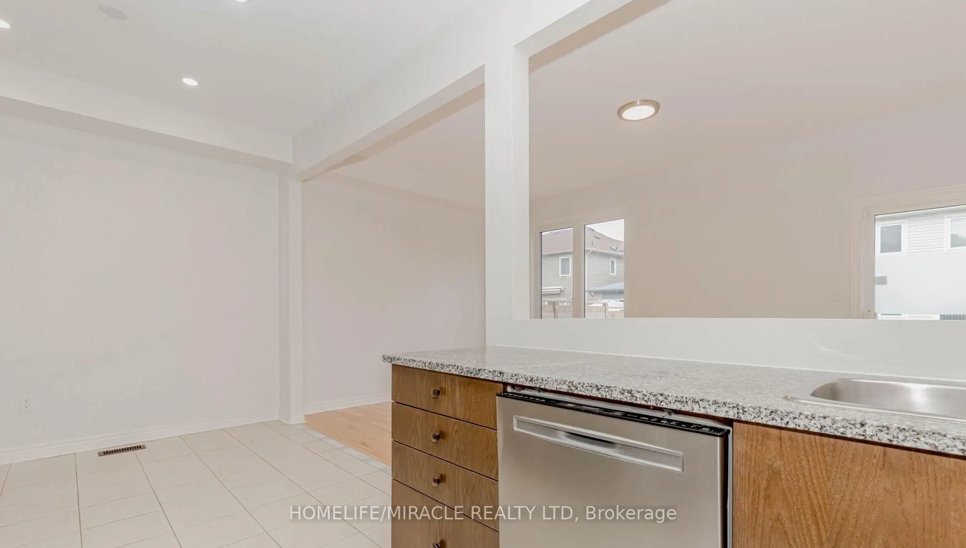 1015 Job Crescent, #Upper